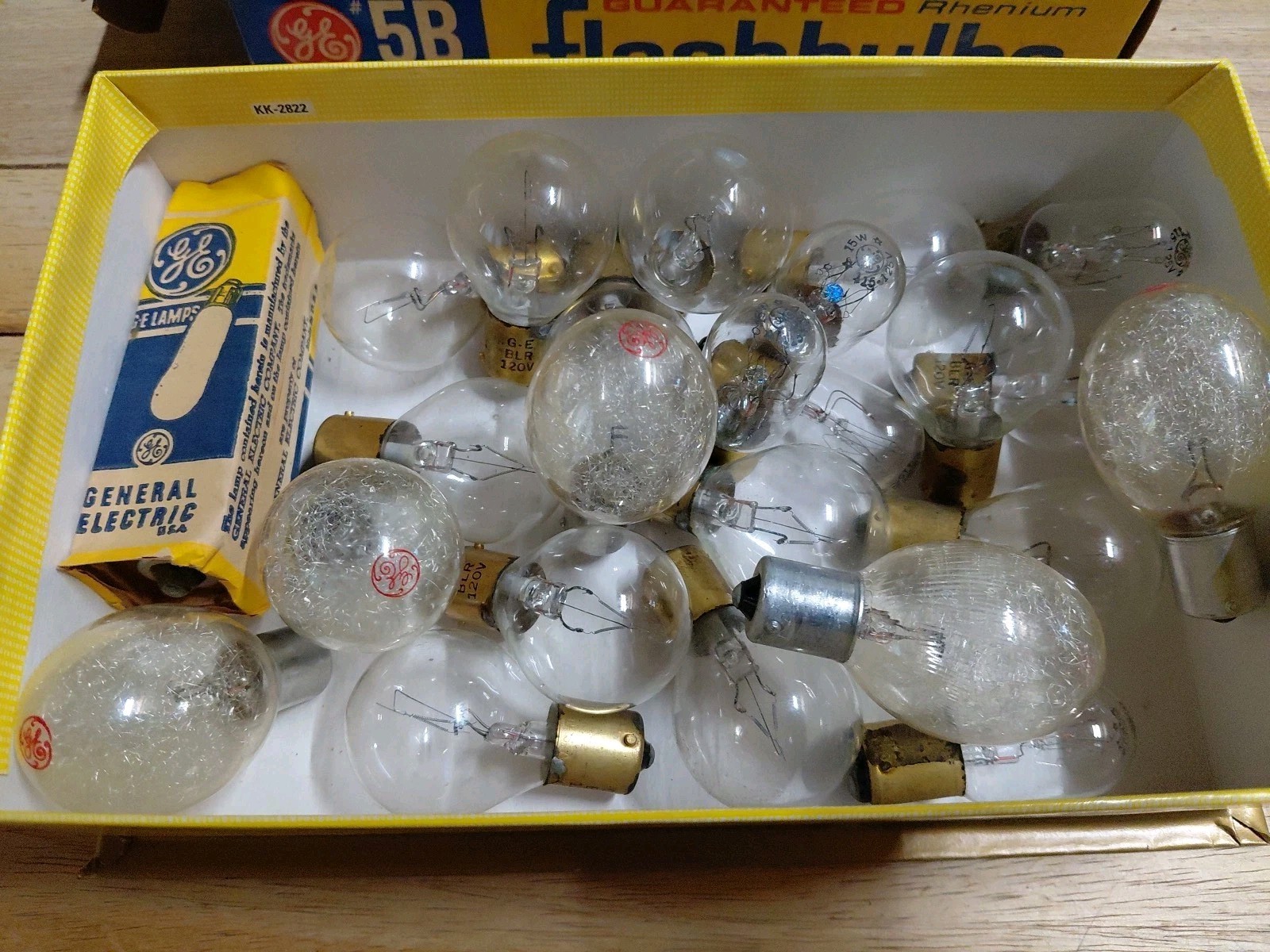 Vintage General Electric GE 5B And Various Other Camera Projector Bulbs Lot 30