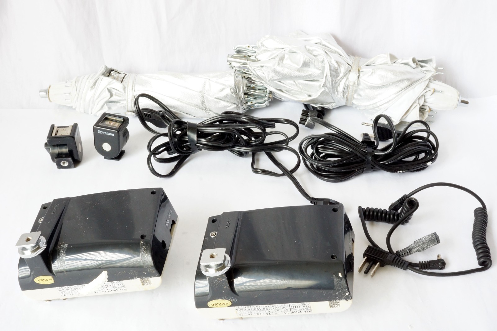 2x Spira-Lite SR Photography Flash w/ Siver Umbrellas Good Working Order Japan