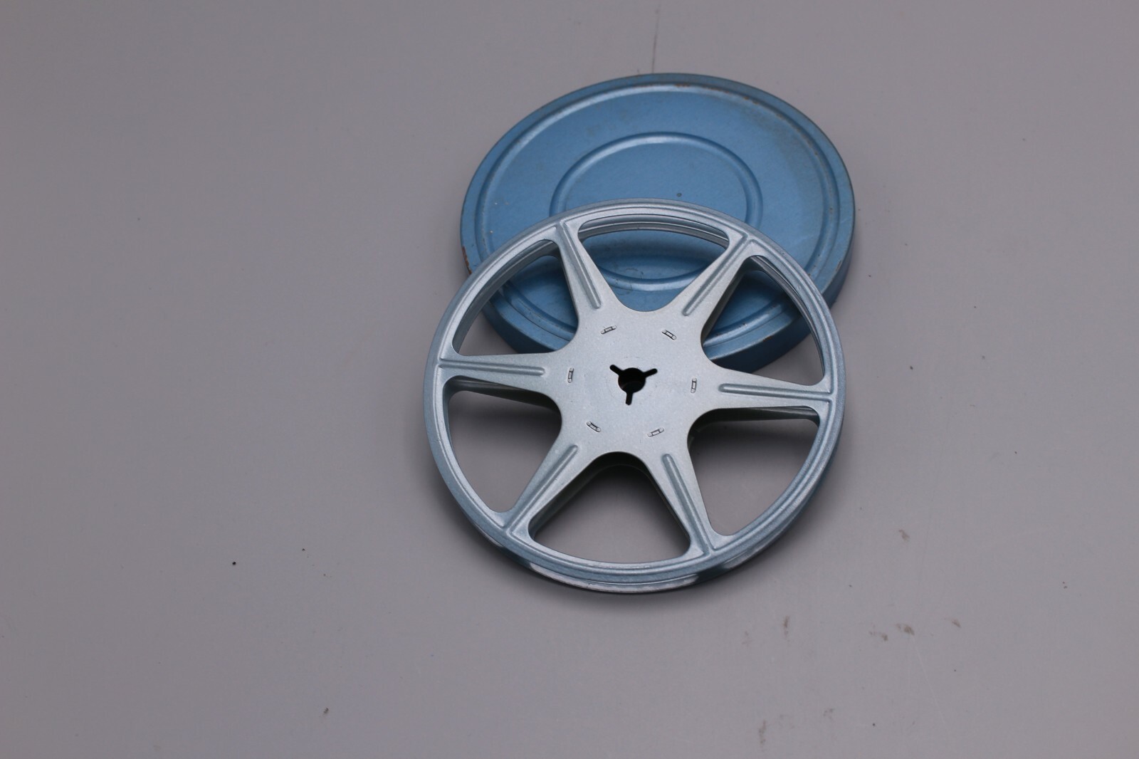 vintage 8mm 200ft reel and case