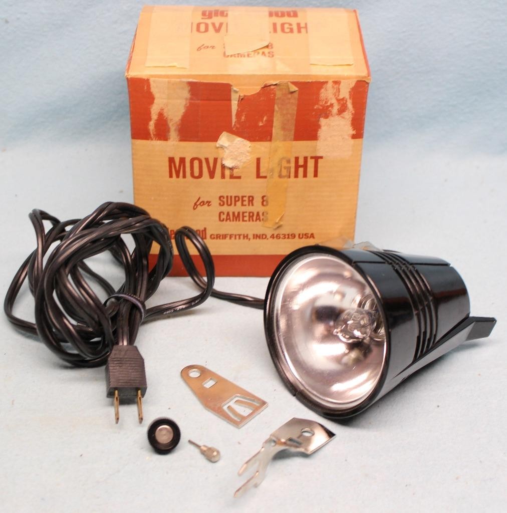 VINTAGE MODEL 500 GLENWOOD MOVIE LIGHT FOR SUPER 8 CAMERAS WITH BOX & BRACKETS