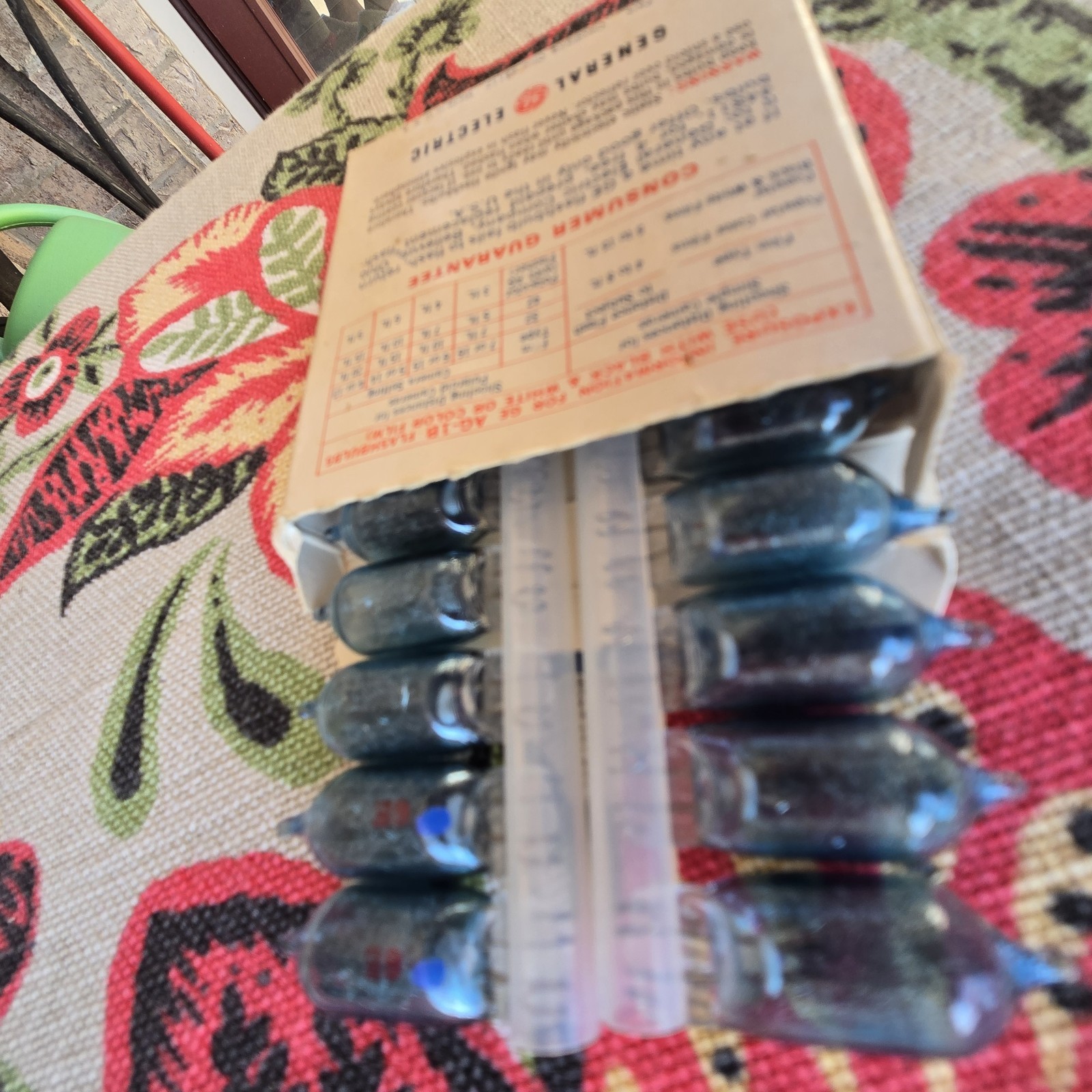 Vintage GENERAL ELECTRIC AG-1B Replacement Flashbulbs