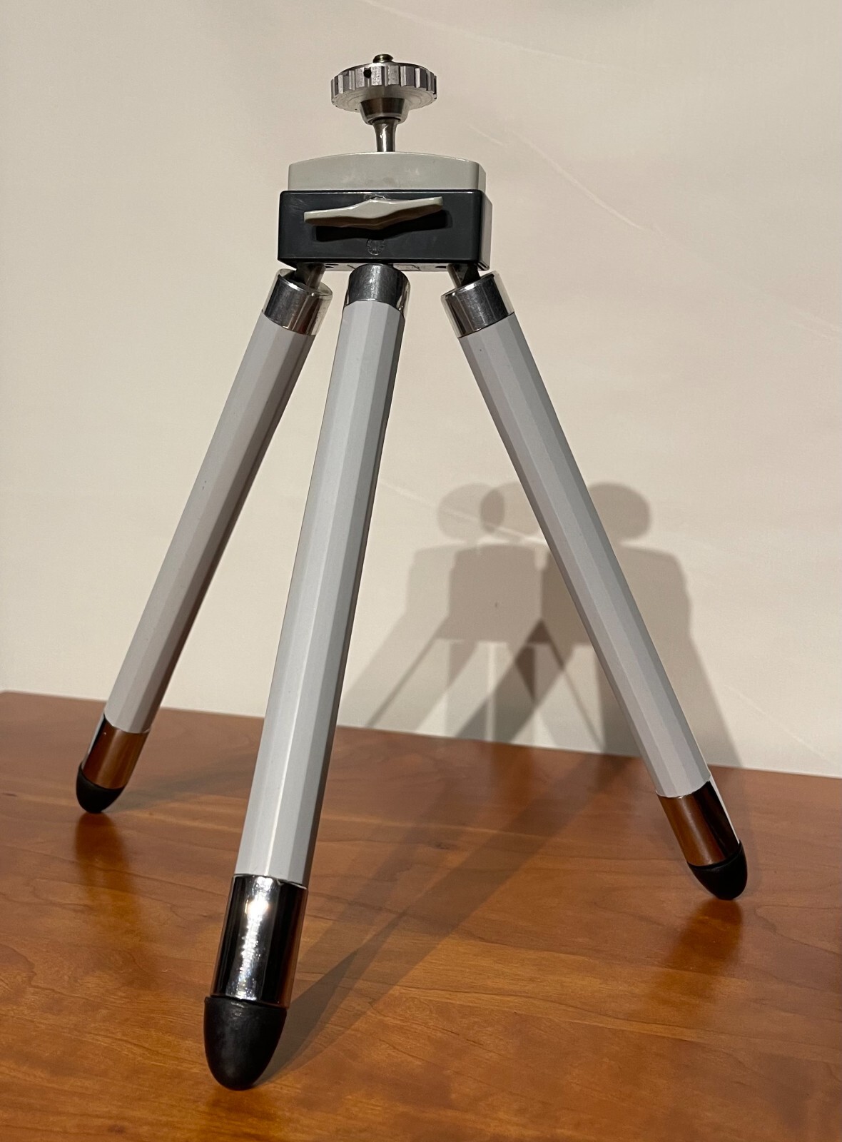 DeJUR D-1 Vintage Film Camera – with Susis 129 Tripod