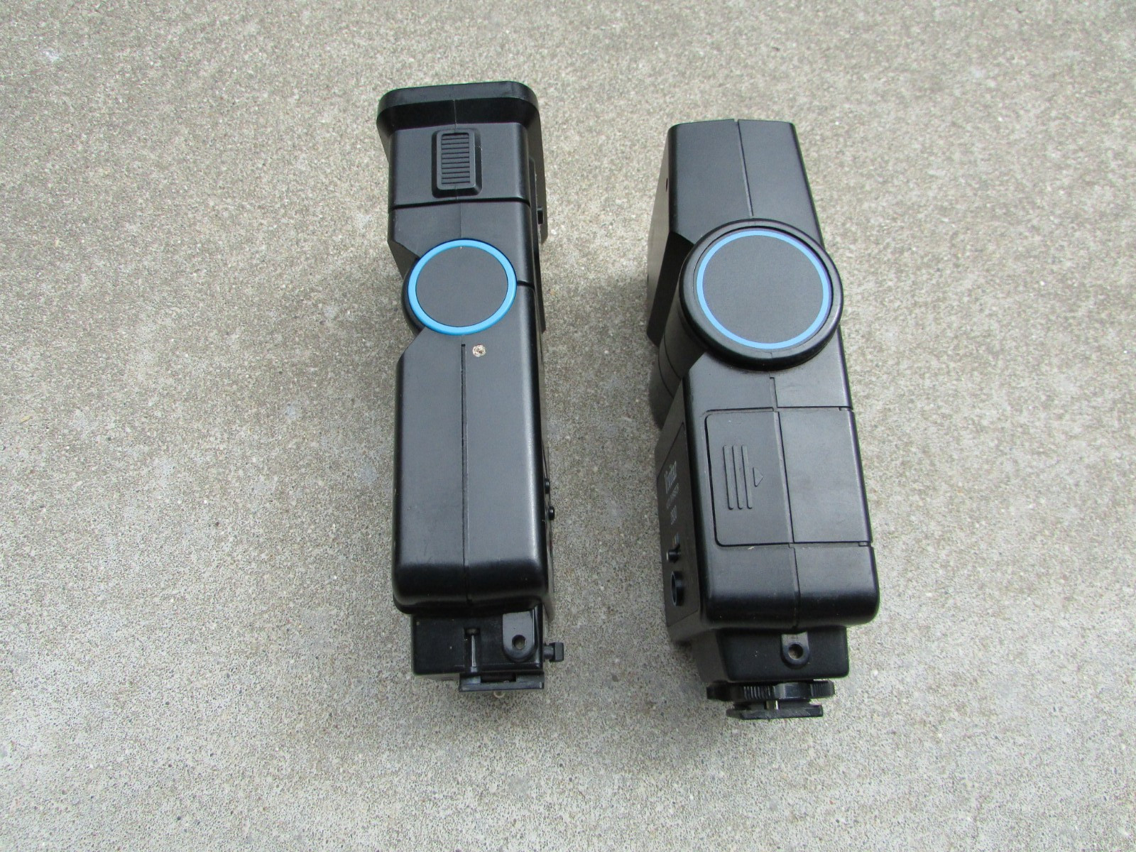 Lot of 2 VIVITAR Photo Flash Zoom Thyristar 2500 & Auto Thyristar 2800 For Parts