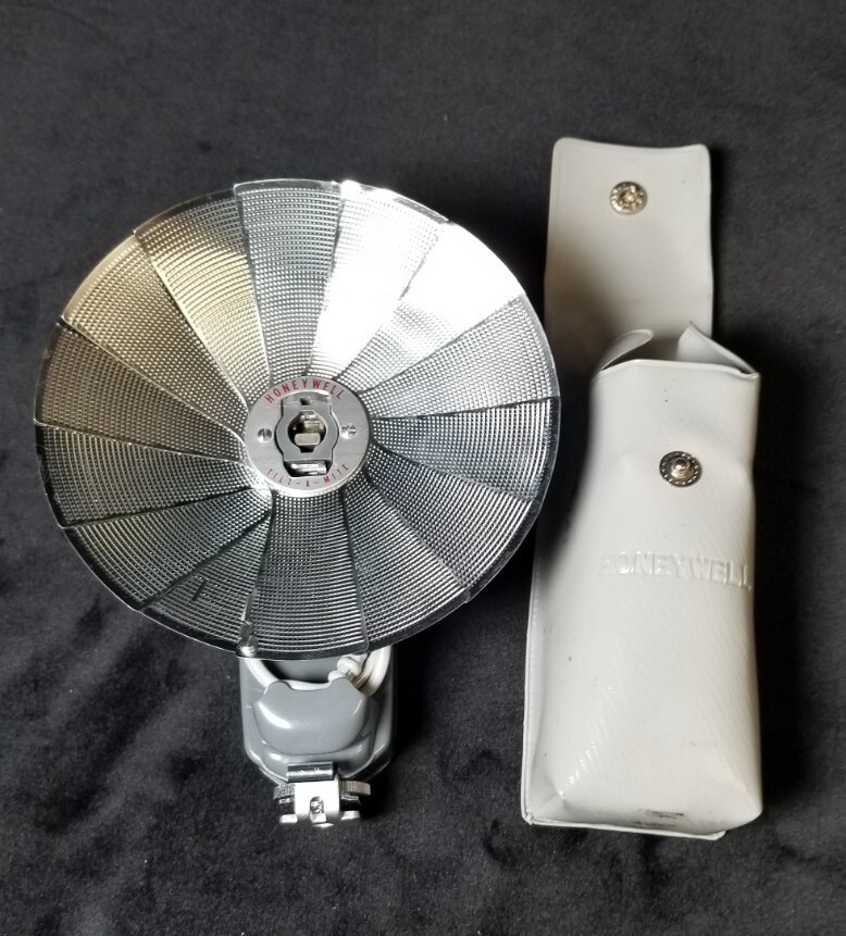 Honeywell Vintage Tilt-A-Mite Camera Equipment Test Button Flash Collapsible Fan