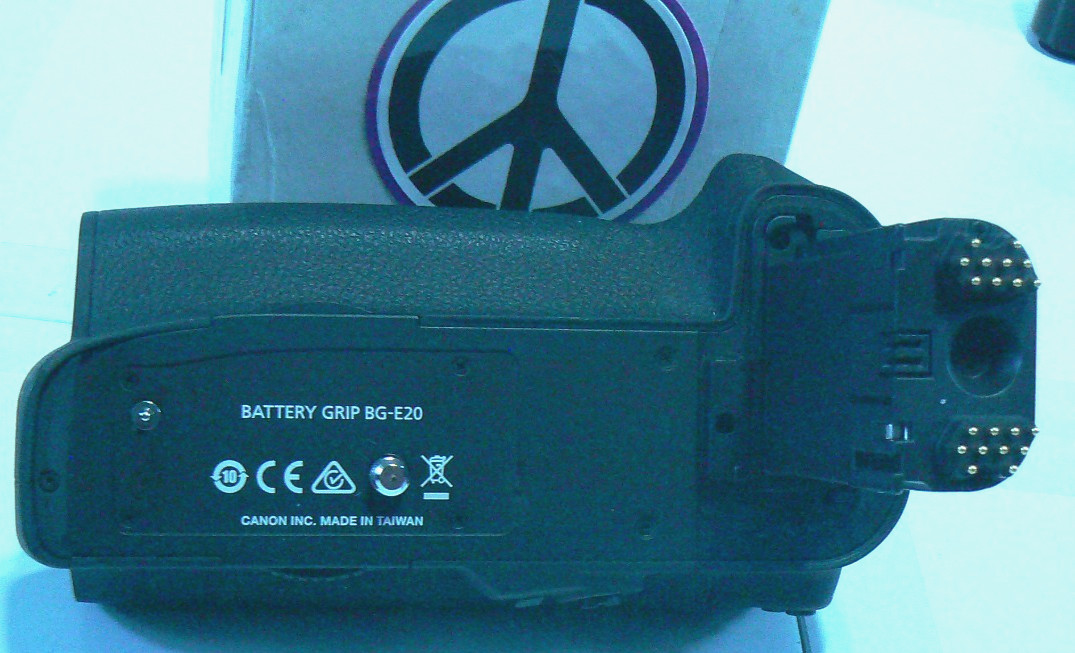 Canon Battery Pack Grip BG-E20 – NO BATTERY TRAY