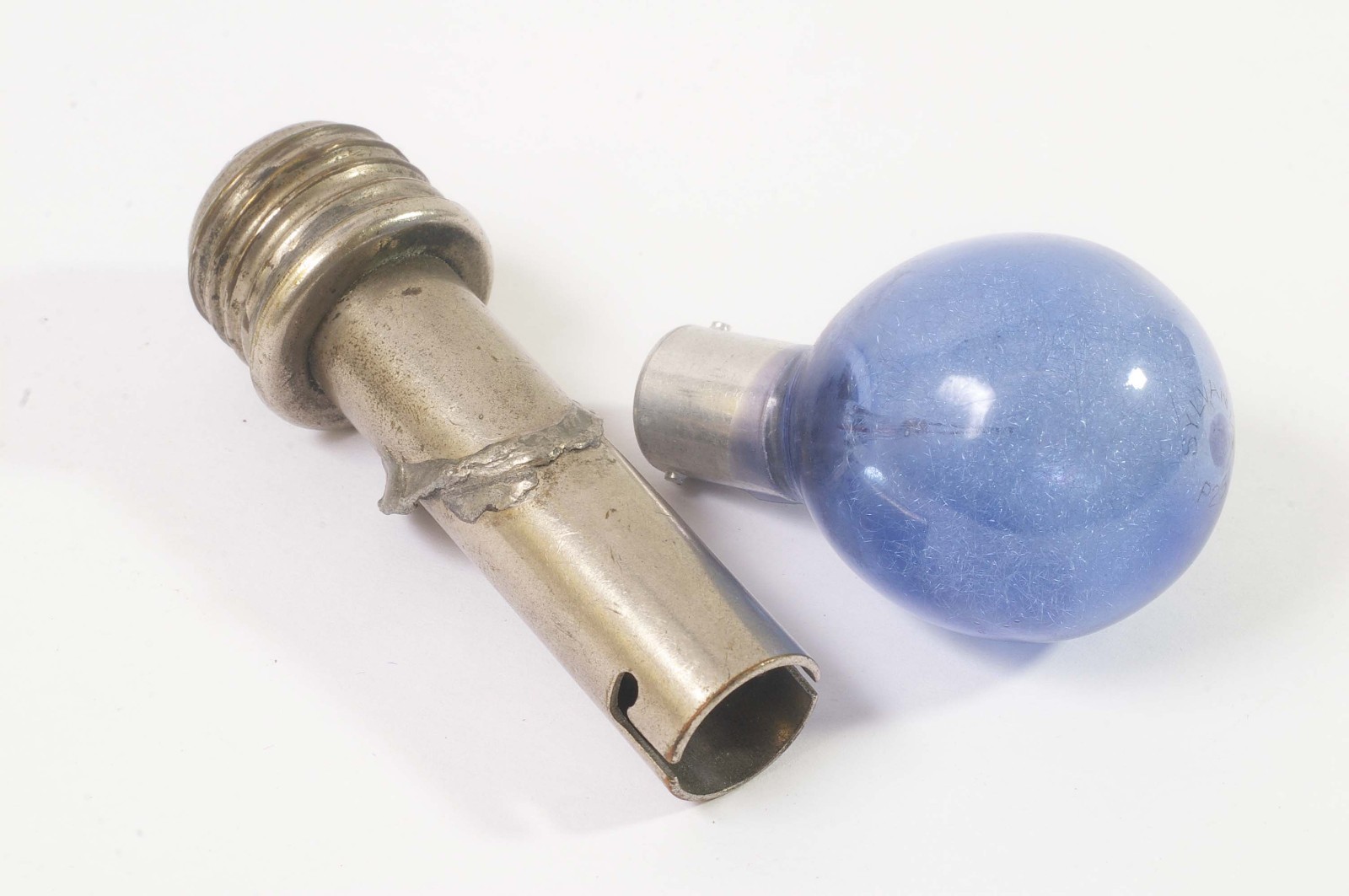 C13334~ PRESS FLASH BULB ADAPTER – Bayonet Bulb To Screw Base