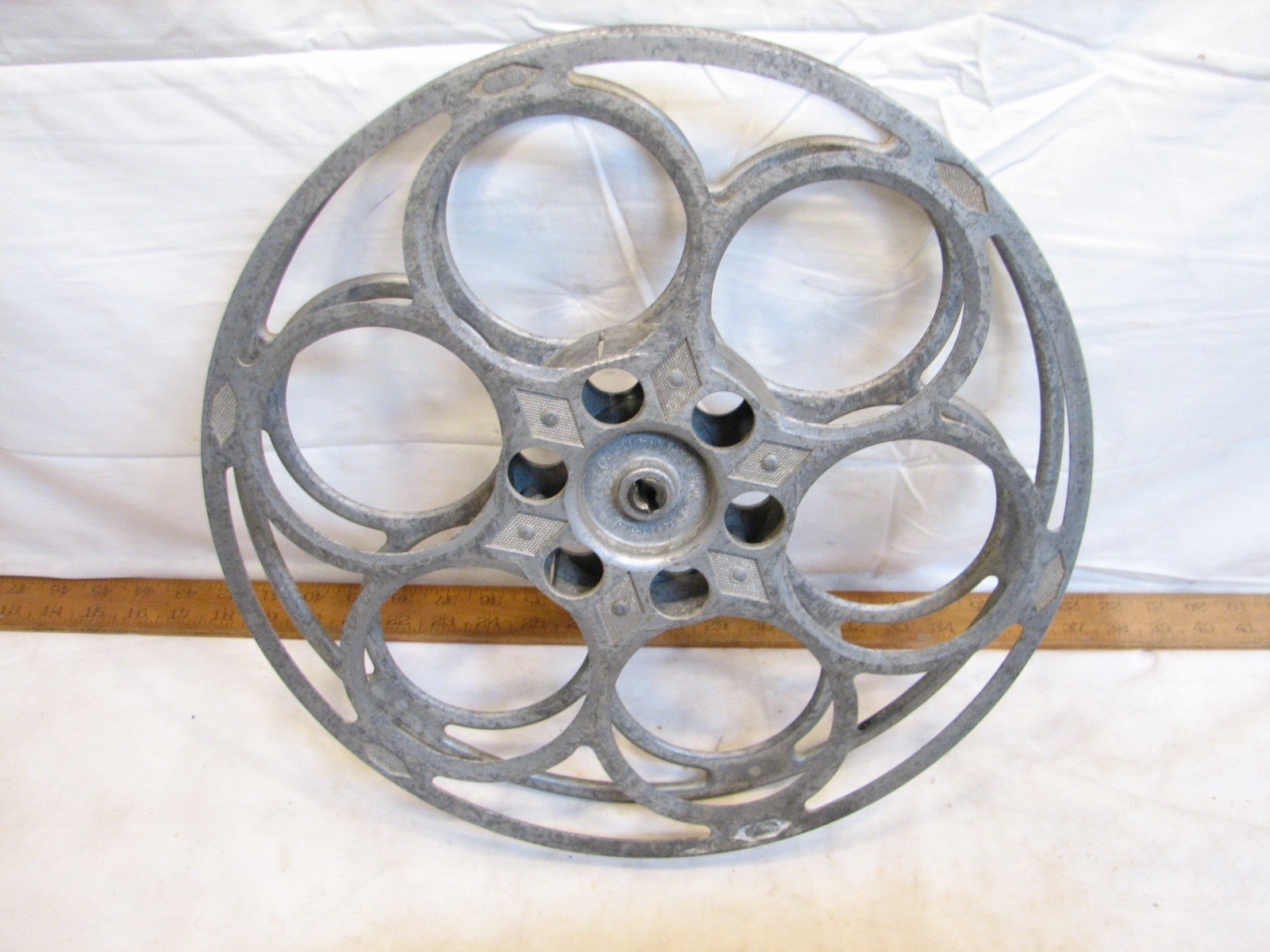 Vintage Goldberg Bros 35mm Cast Metal Film Movie Theater Reel 20 Min 15″ Decor
