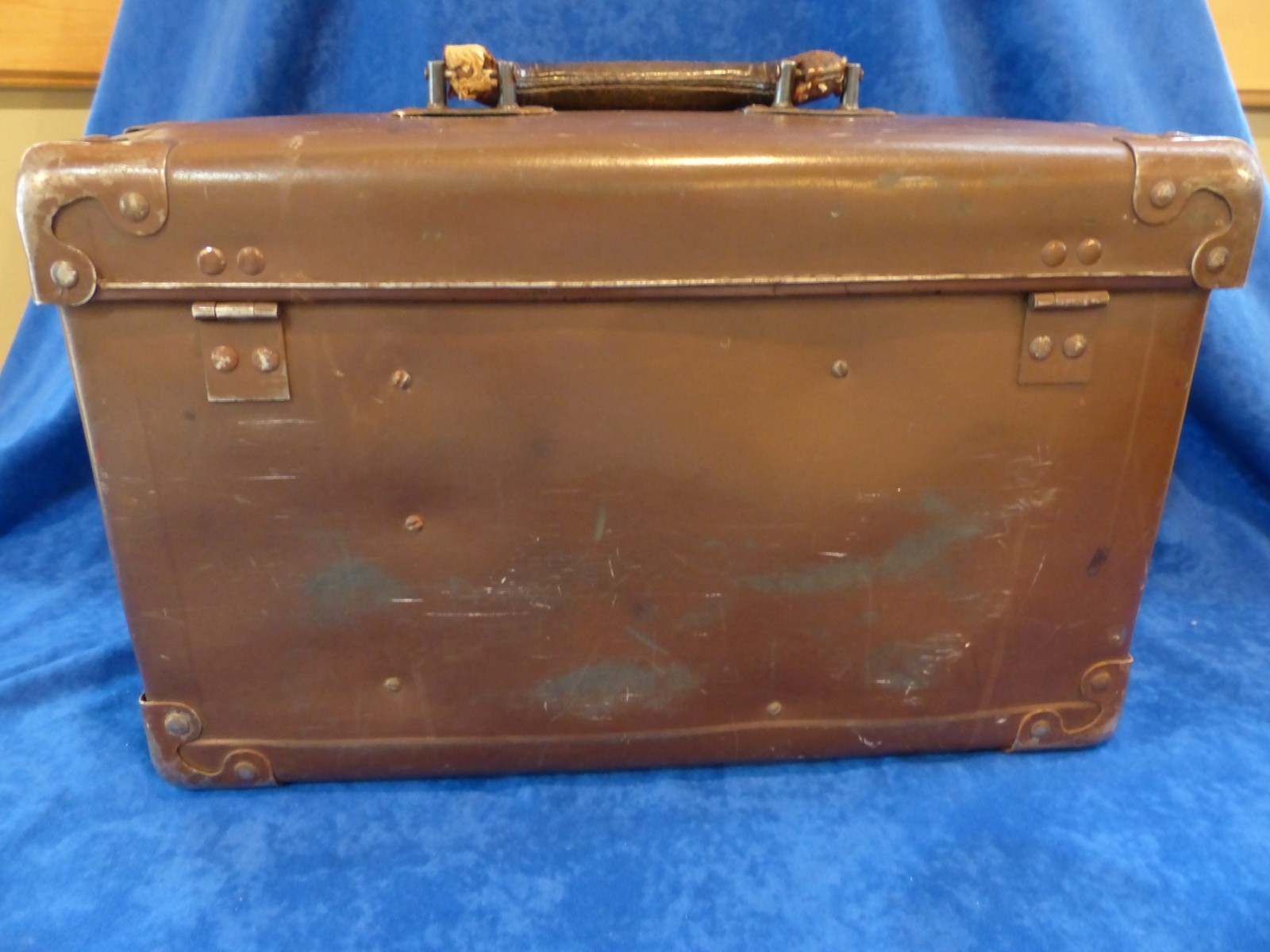 Graflex 2×3 brown camera case, 15 x 10 x 5 inches OD, sturdy, working hardware