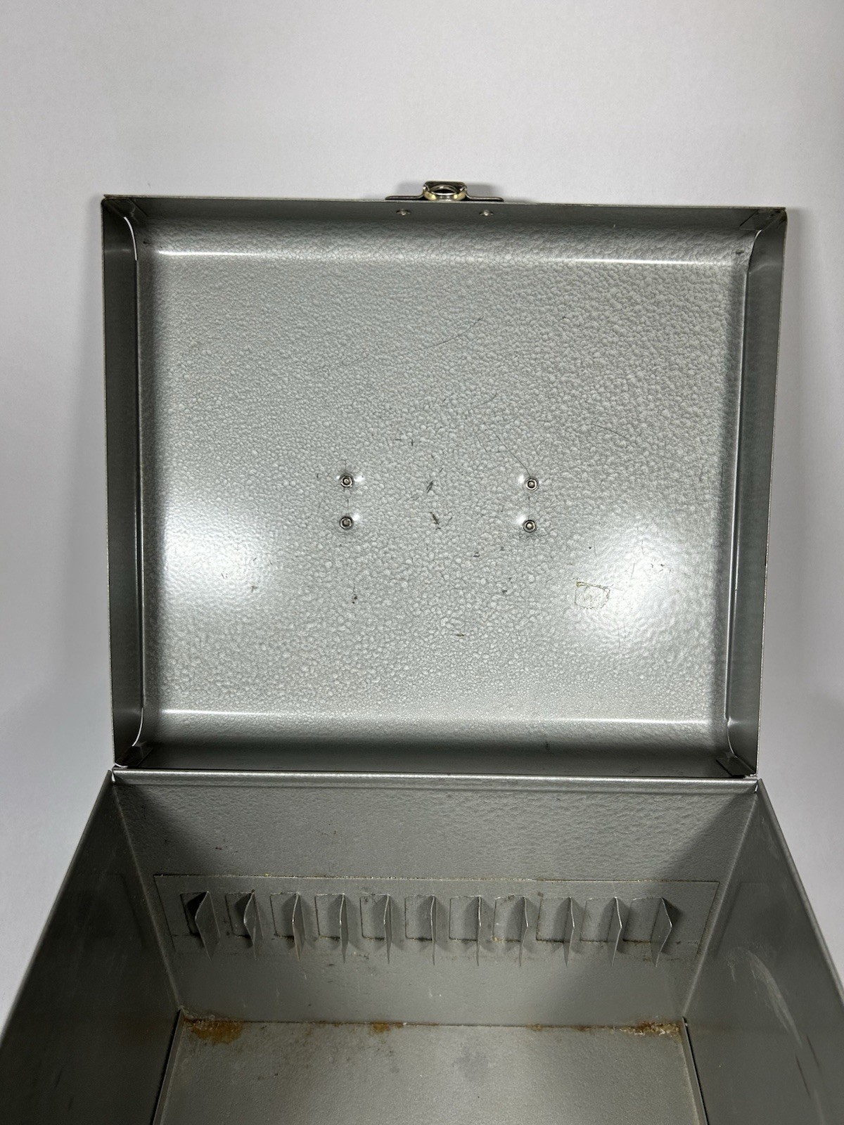 Vintage Reel to Reel Tape Metal Carrying Case with 17 Used Reels 40’s 50’s 60’s