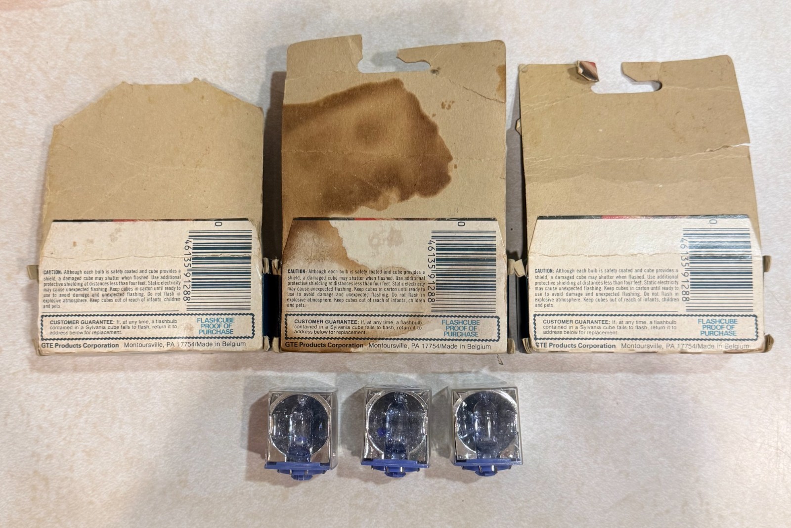VTG Sylvania Blue Dot (9) & Westinghouse (3) Flash Cubes – 46 flashes (2 spent)