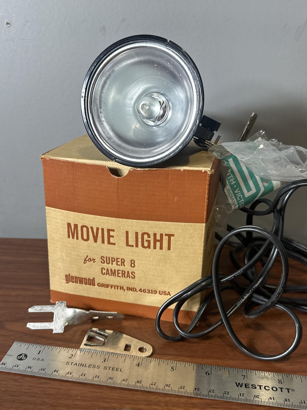 Vintage Glenwood G650 Movie Light Super 8 Camera Accessory USA 650W Halogen