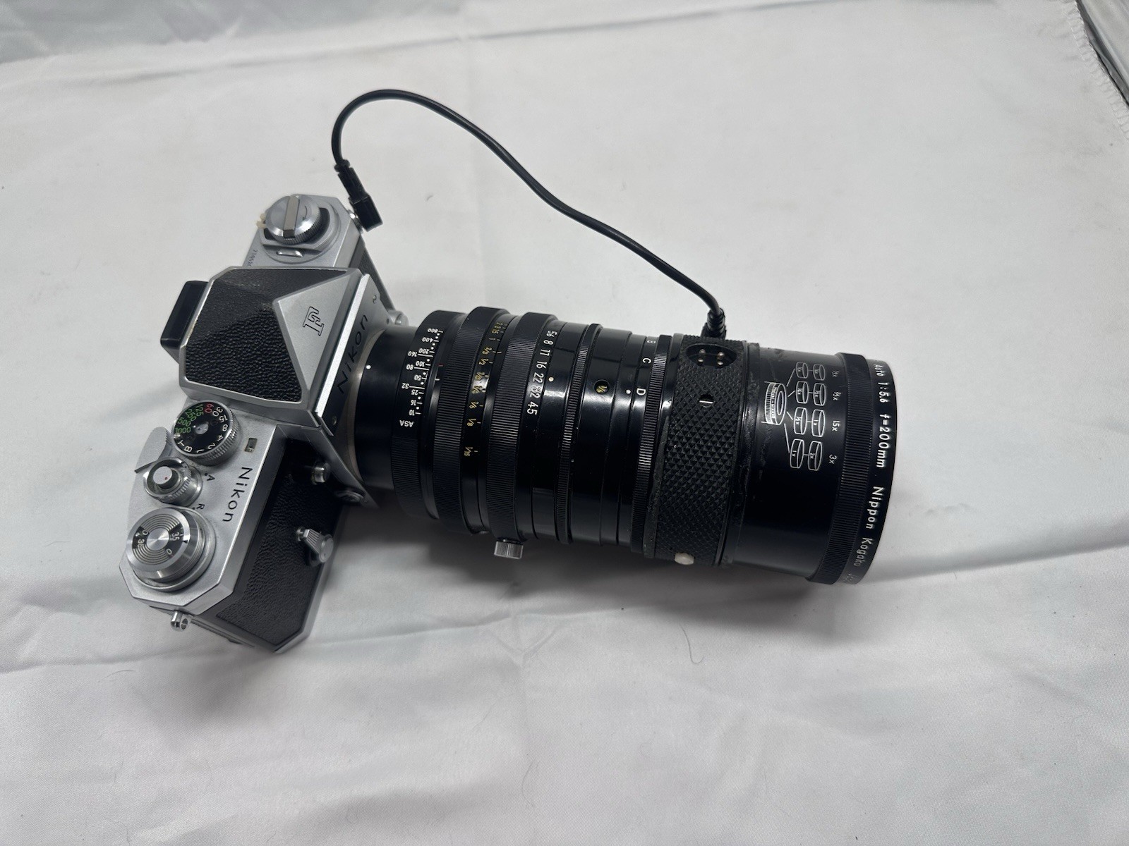 NIKKOR Medical-Nikkor 200mm f/5.6 Lens Kit w/ AC Unit, Cables & Case