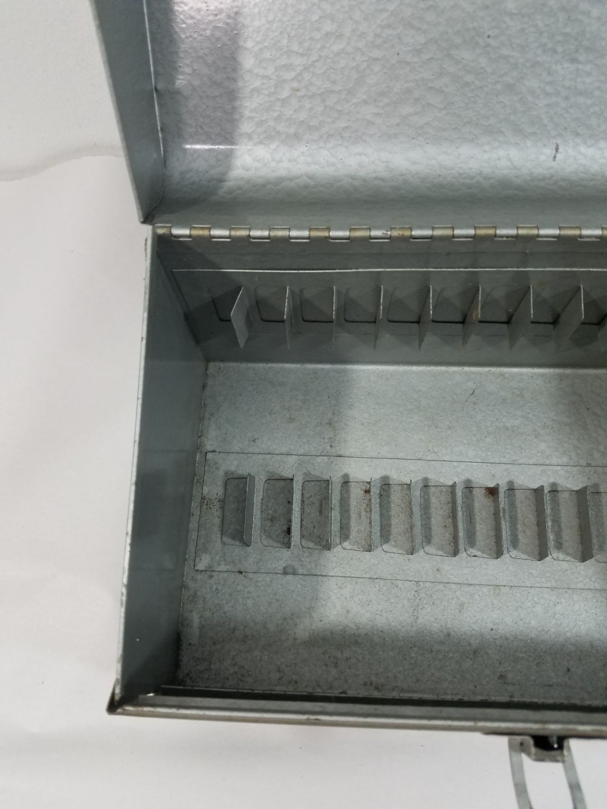 Metal 8mm Movie Film Reel Can Storage Box Slotted 13 Slots For 5″ Reel Cans Vtg