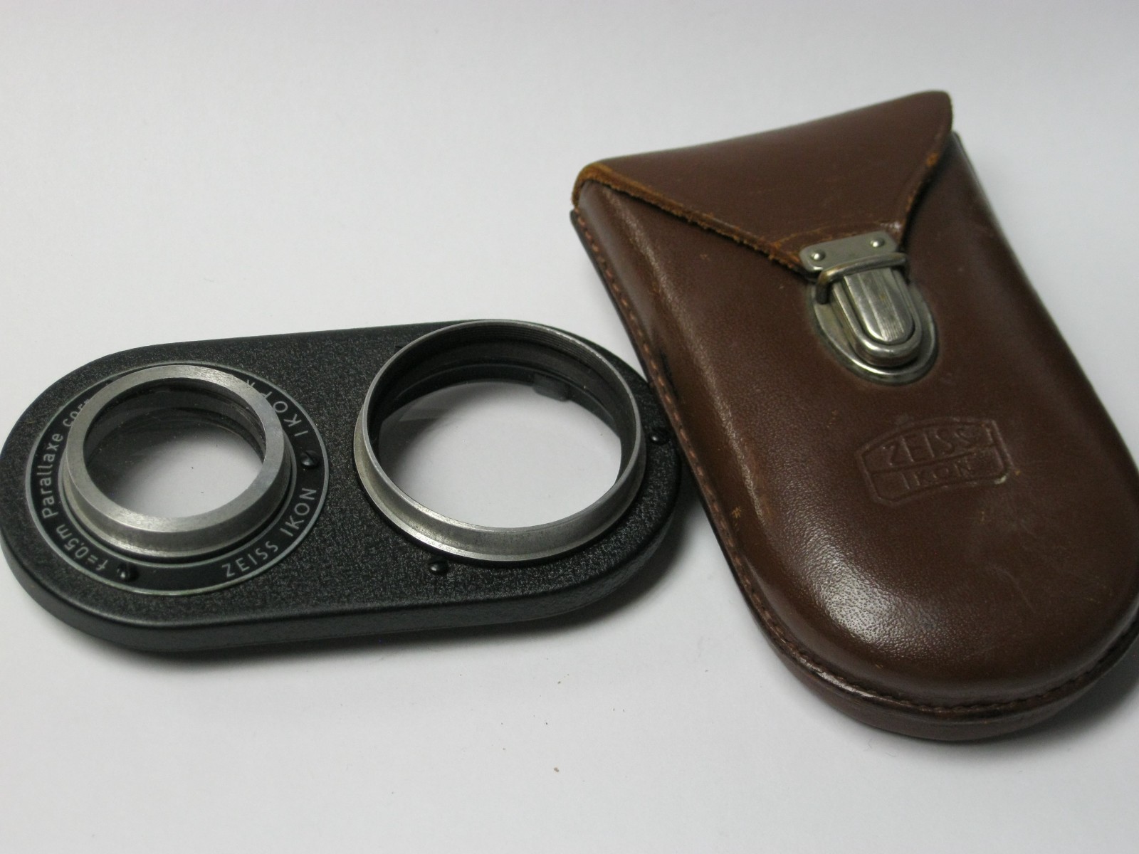 Zeiss Ikon ‘Ikoprox F=0.5m Parallax Correct Close Up Lens Attachment With Case