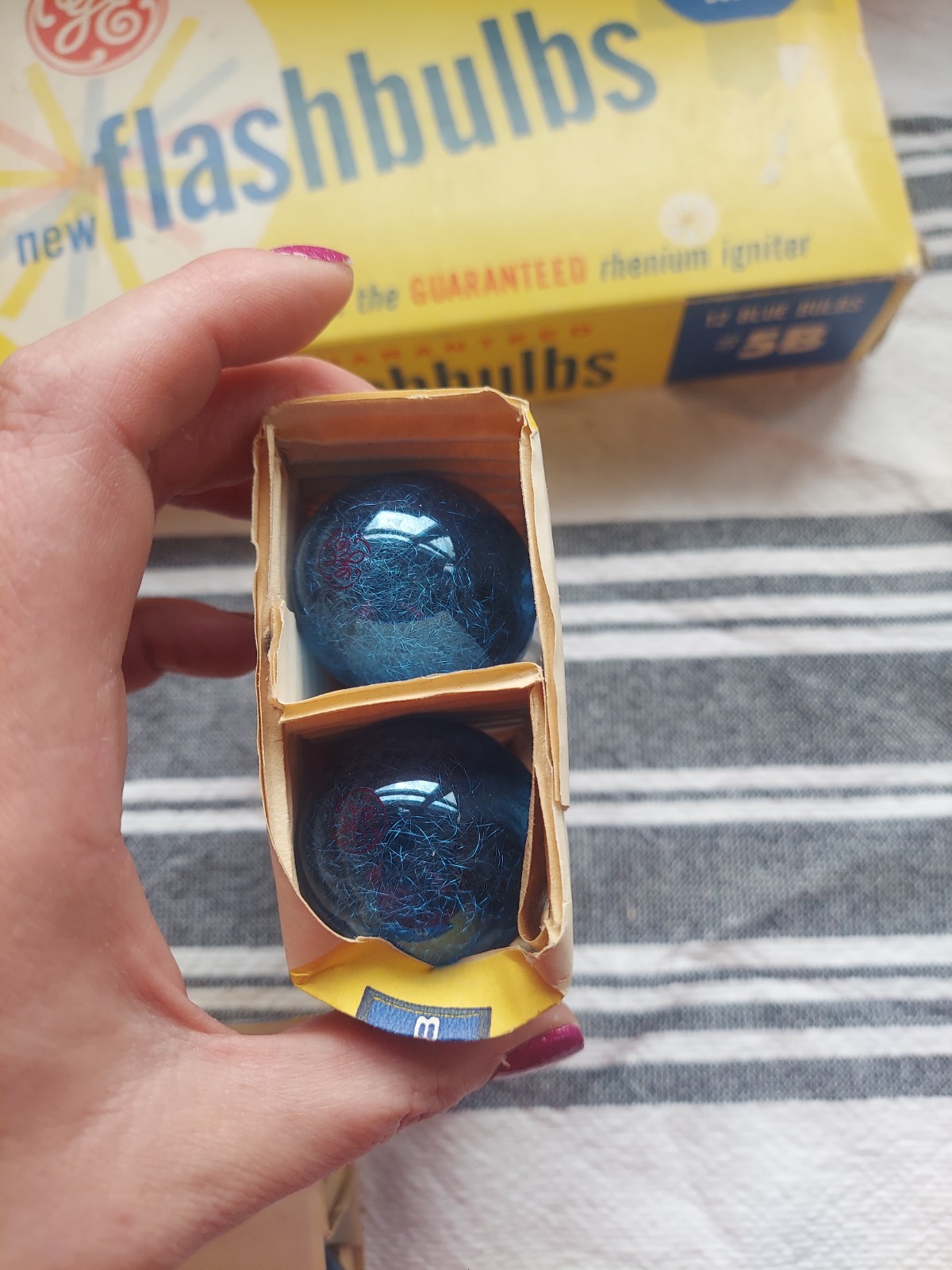 Vtg GE #5B Blue Flashbulbs With Rhenium 8 Pieces