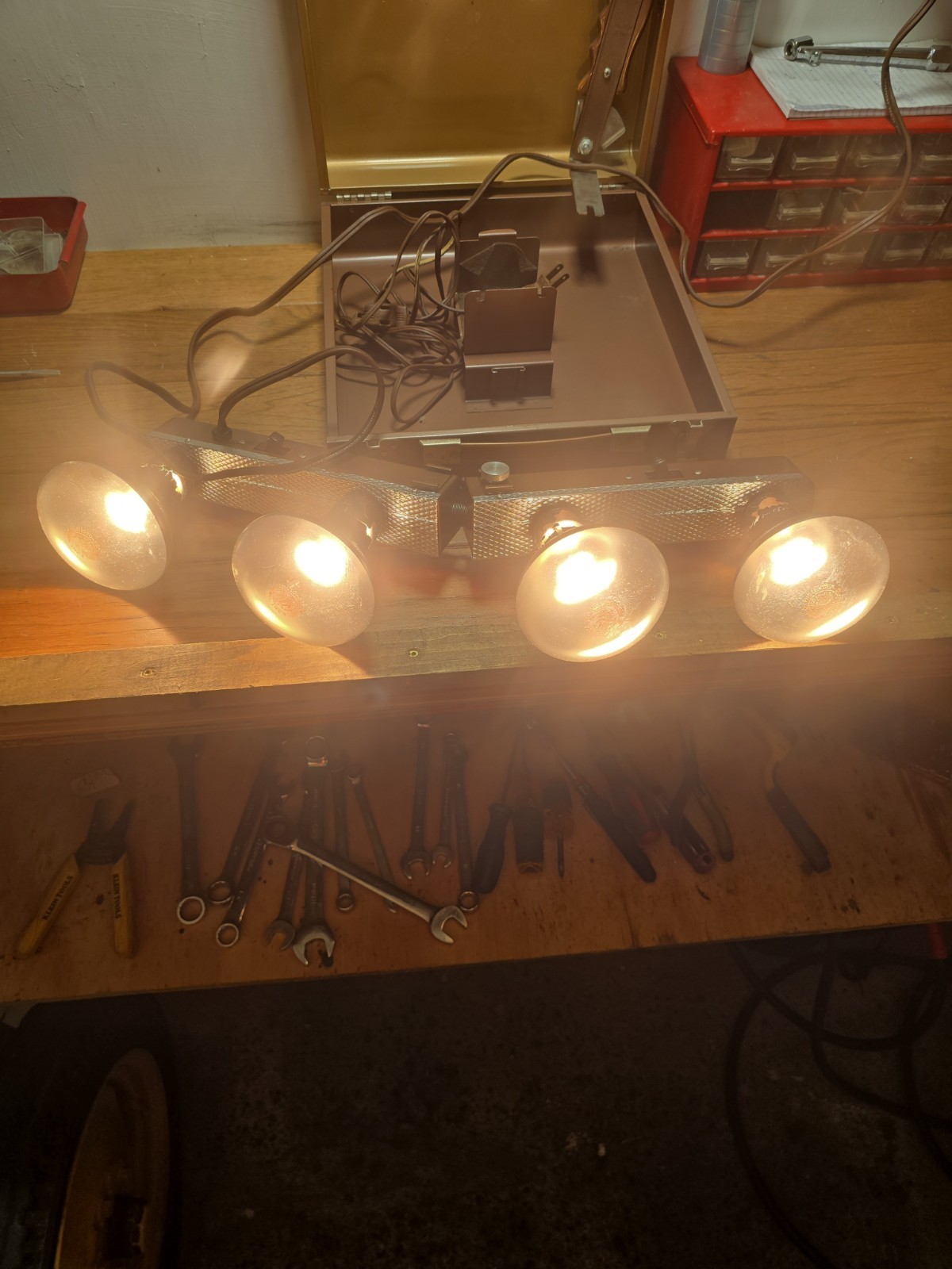 LIGHT KIT – VINTAGE MOVIE SET with Reflector bulbs.