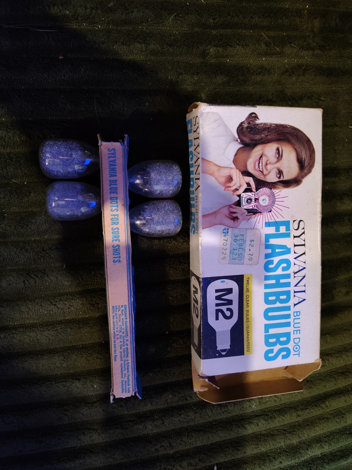 VINTAGE Sylvania Blue Dot Flashbulbs M2B, Box of 4 Flash Camera Bulbs