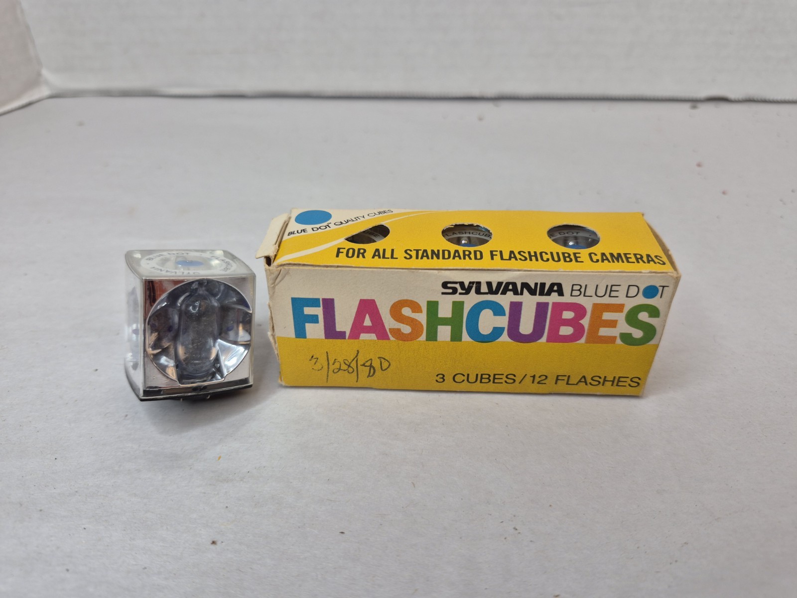 Vintage Sylvania Flash Cubes Blue Dot 4 Cubes 16 Flashes