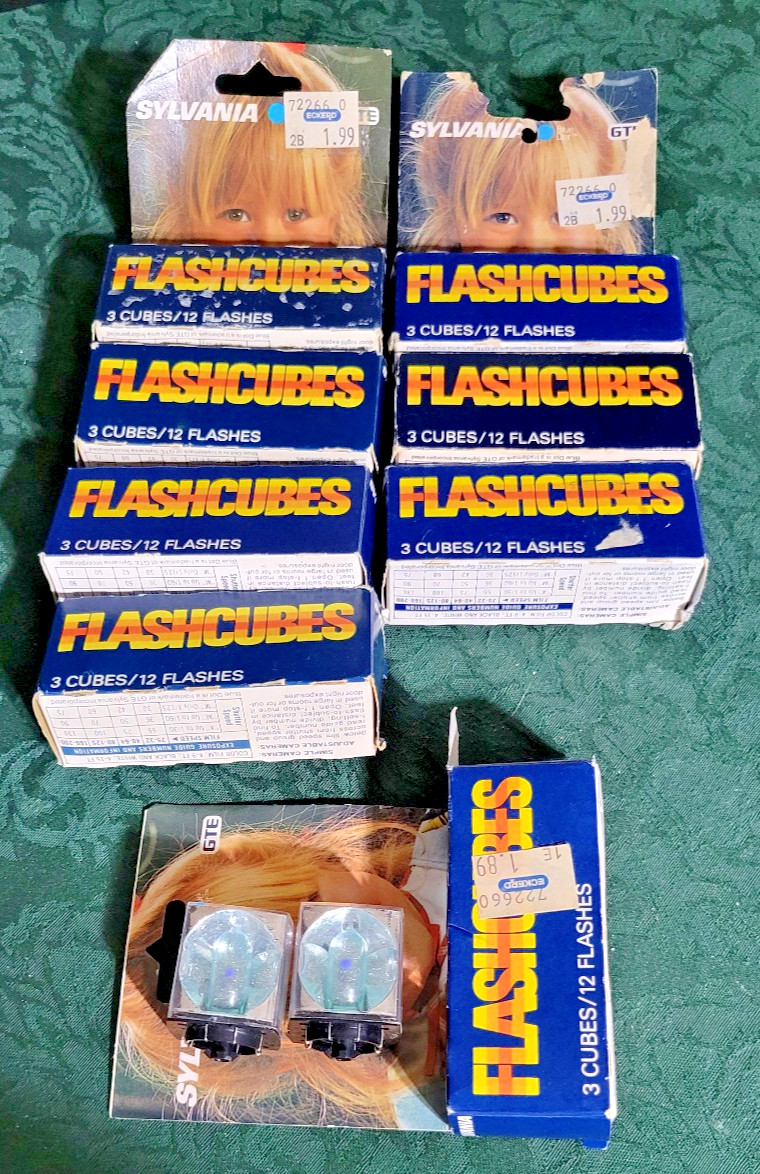 Vintage – Sylvania Blue Dot Flashcubes. 7 boxes of 3 flashcubes each.. + 2