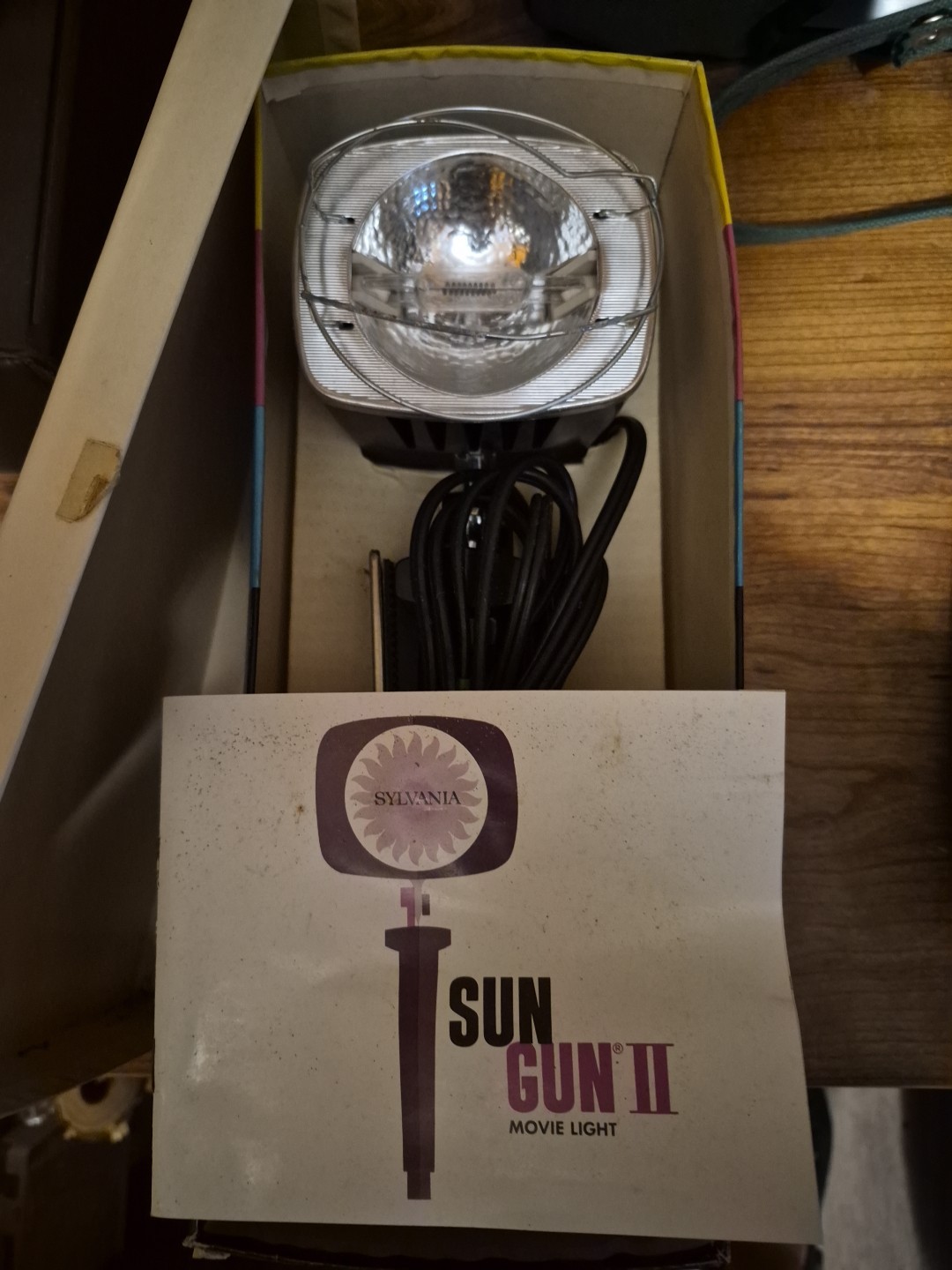 VINTAGE SYLVANIA SUN GUN II MOVIE LIGHT MODEL SG-55, Box And Instructions