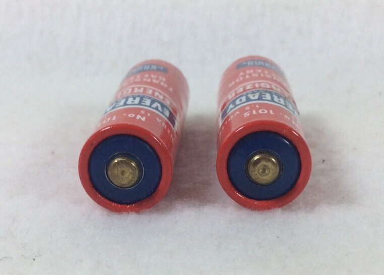 Vtg EVEREADY “Nine Lives” Photographic Flash No.460 45volts, & 2AA Batteries