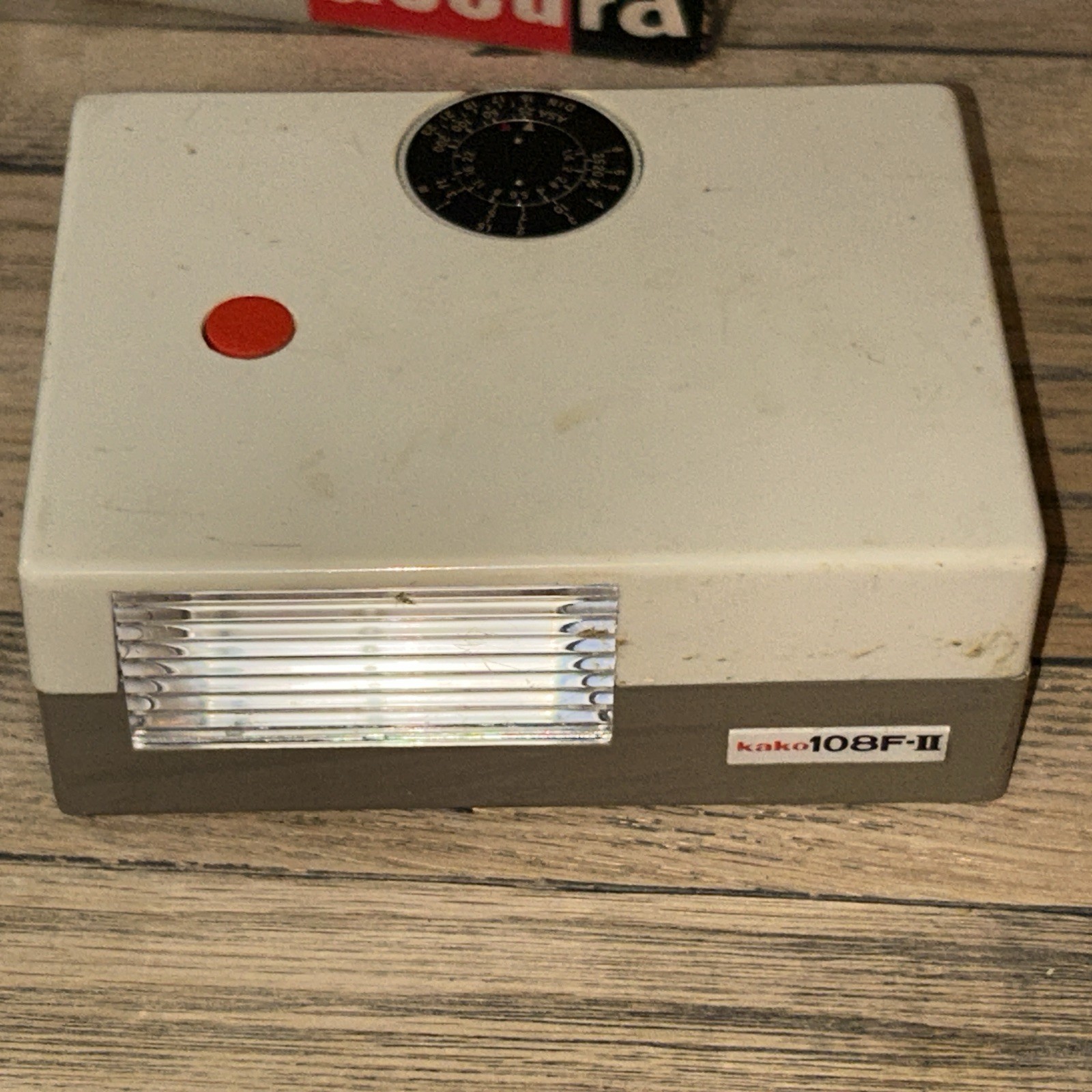 Vintage ACCURA Fan Flash w/Button Case, Kako flash, M2B Bulbs, Corona Meter