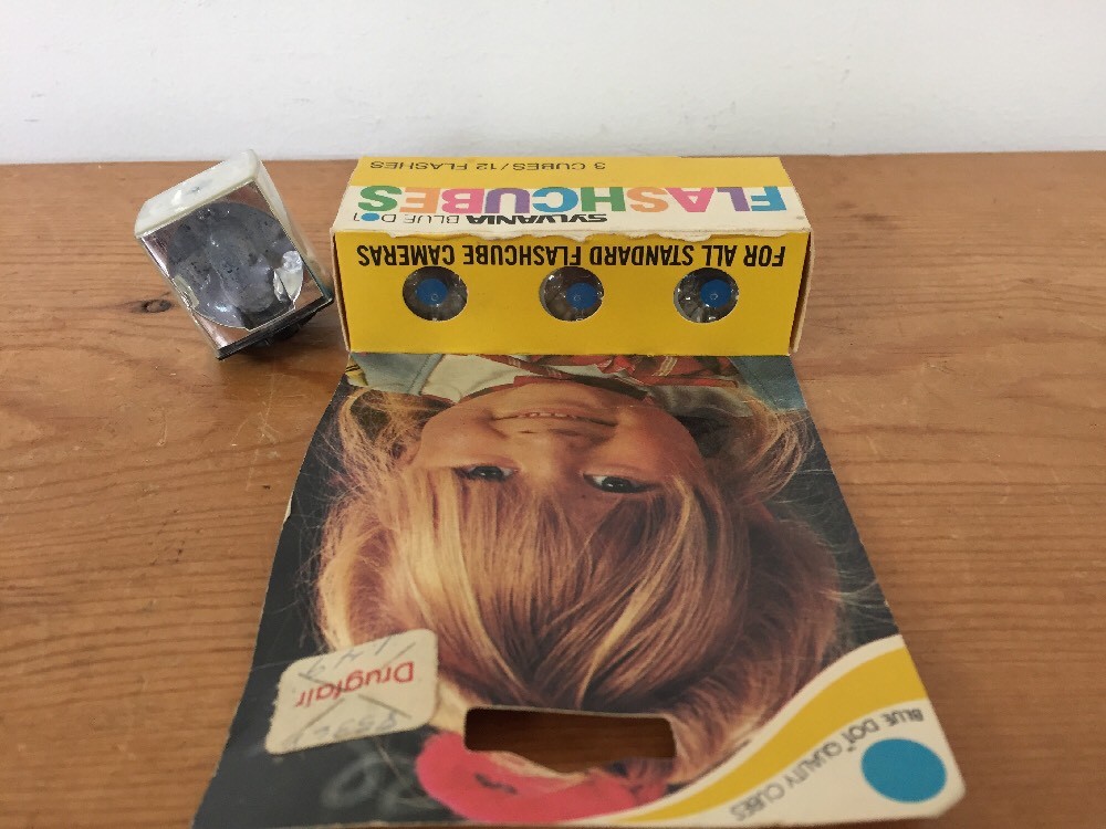 Vintage Sylvania Blue Dot Film Camera Flash Cubes 4 Cubes 15 Flashes Box Works