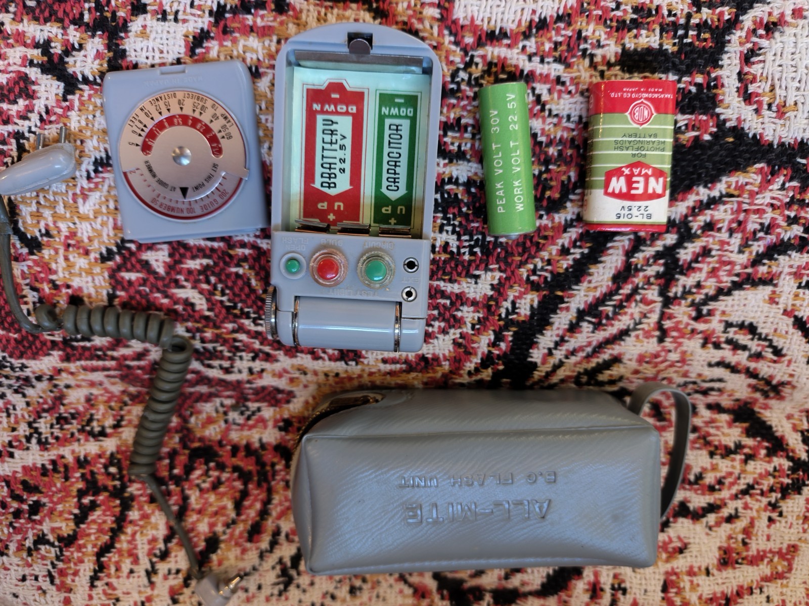 Vintage 1960s Japan B-C Camera Flash Unit w/ Original Case, New Max 22.5V…