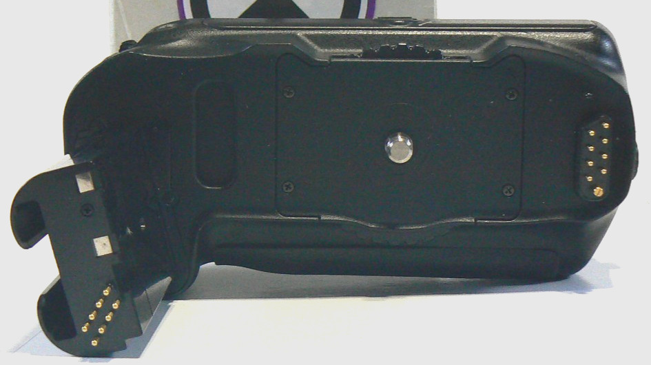 Nikon Multi Function Battery Pack Grip MB-D100 for Nikon D100 – Made in Japan
