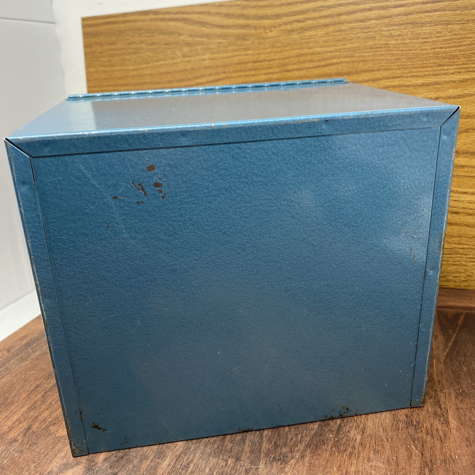 Vintage Blue Logan De luxe Metal 8mm Film Chest Carrying Case-Holds x12 5″ Reels