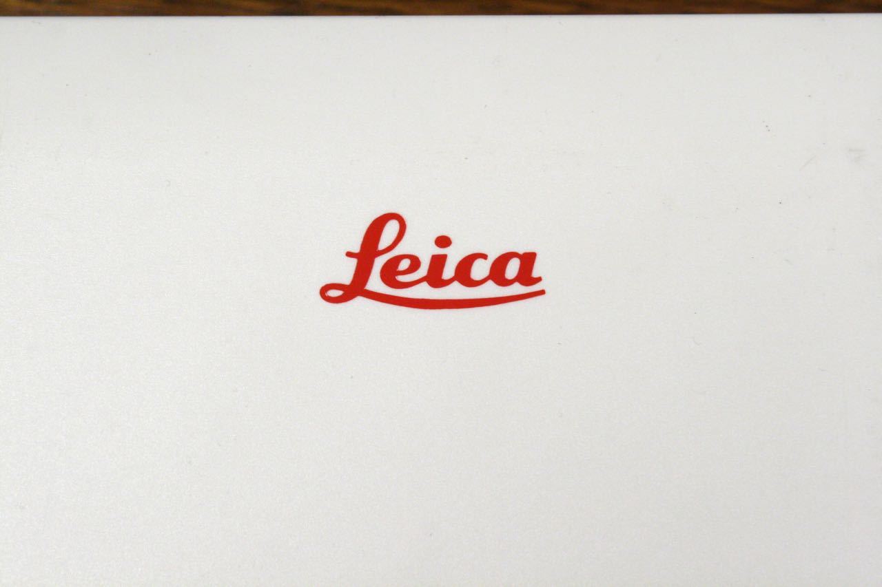 Genuine LEICA R Series White Presentation Case. Plastic Clamshell