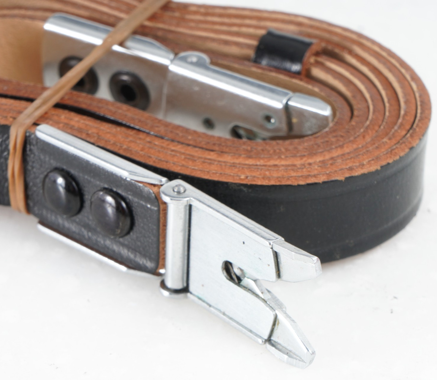 -[UNUSED] Rolleiflex Alligator Clip Strap for Rolleiflex 2.8f 3.5f Cameras -NOS
