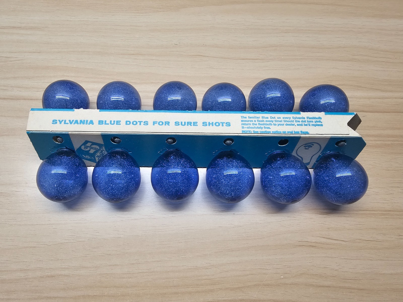 VINTAGE SYLVANIA BLUE DOT FLASHBULBS – PRESS 25B – ORIGINAL PACKAGING