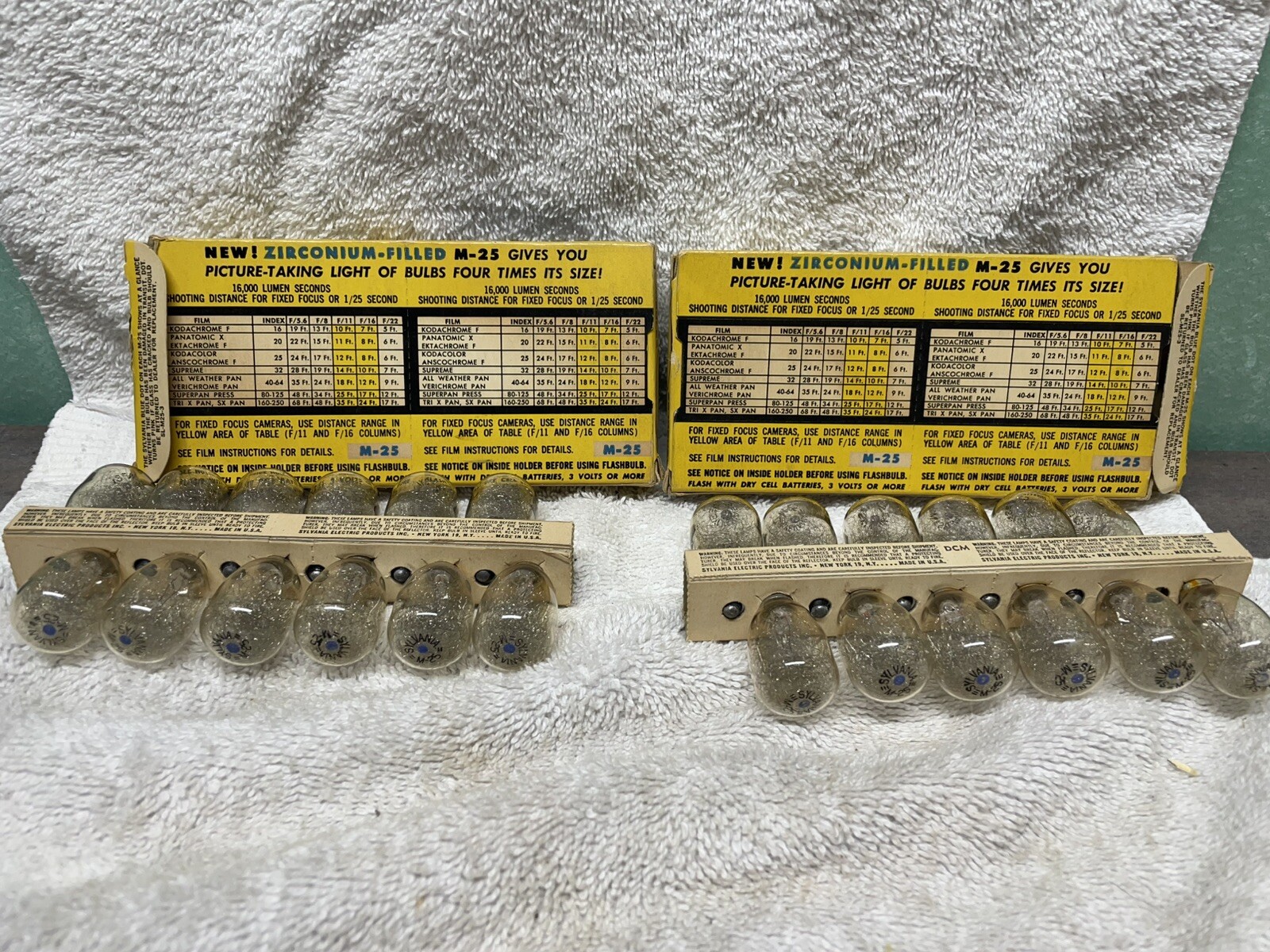 2 Boxes Of Sylvania Blue Dot M25 Zirconium Filled Superflash Bulbs 12 In Each Bx