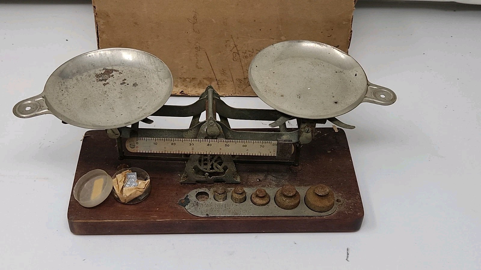 Hey, that’s a cool Eastman Kodak Photography Studio Scale! With Original Box