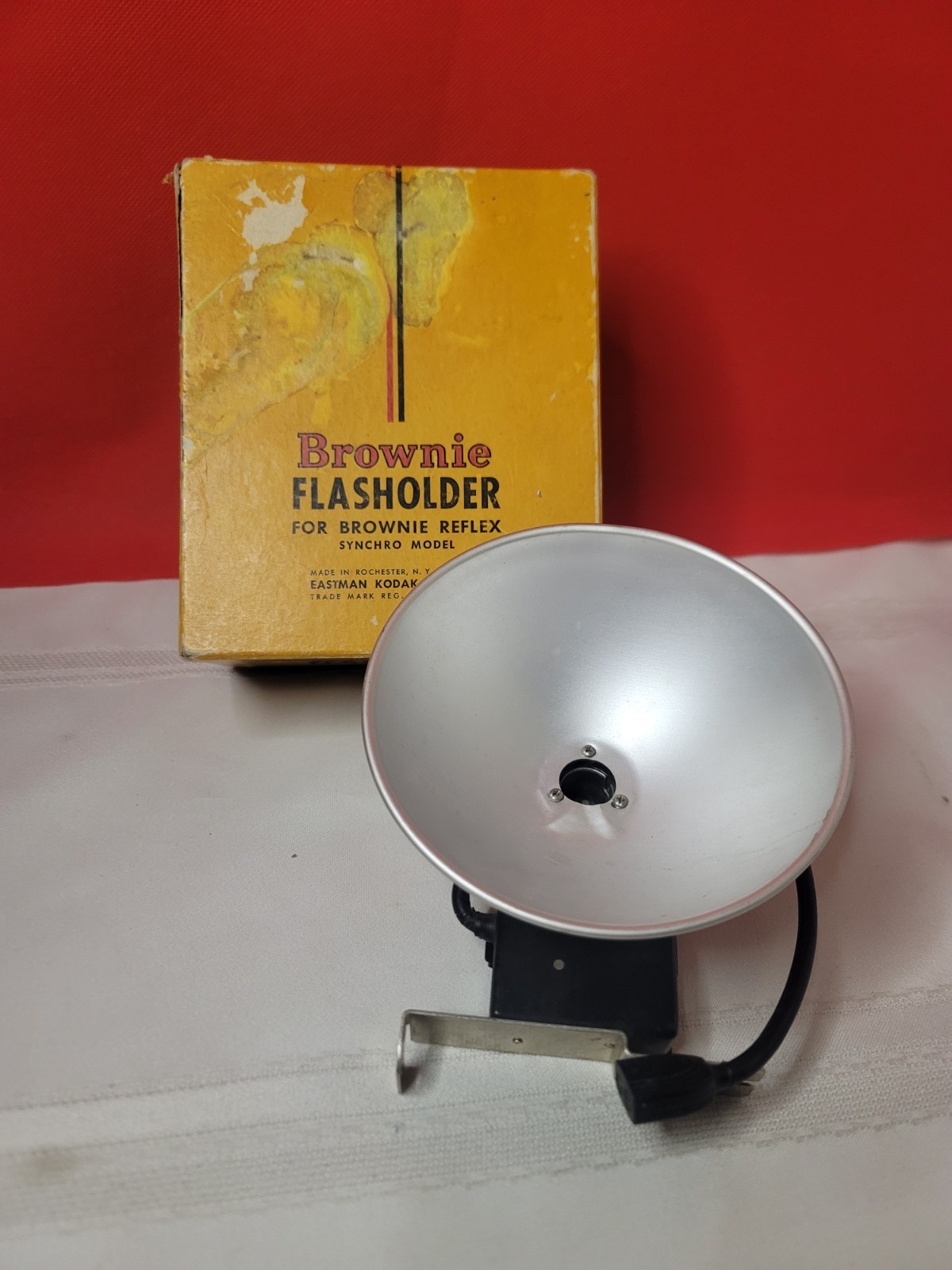 VINTAGE KODAK BROWNIE REFLEX SYNCHRO MODEL TLR CAMERA FLASH WITH BOX