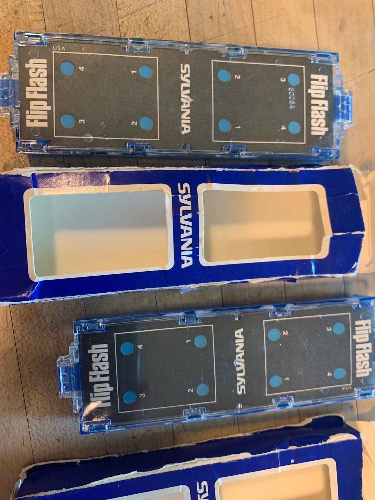 2 Packs LOT VINTAGE FLASHBULBS SYLVANIA BLUE DOT FLIP FLASH FLASHCUBES