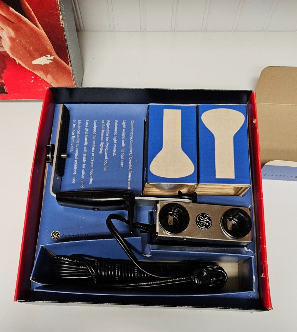 Vintage GE Automatic Movie Light Kit – New Old Stock – Works