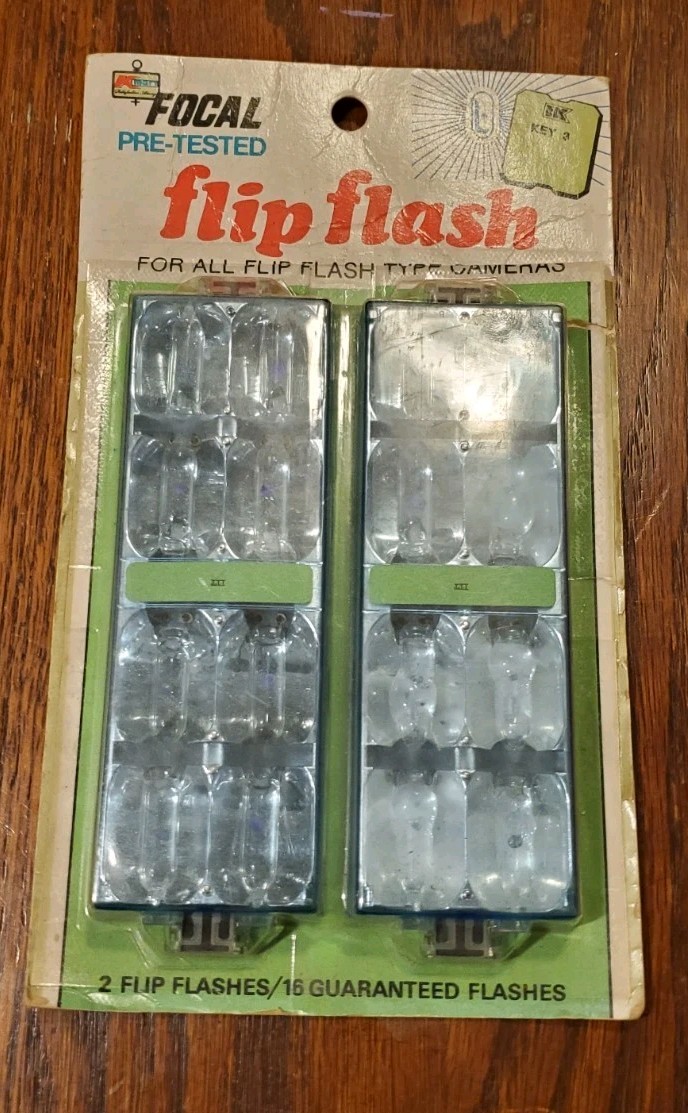 Huge Vintage Flash Lot -GE Flash cubes, Flip Flash, Sylvania AG1 Bulbs, Some NOS