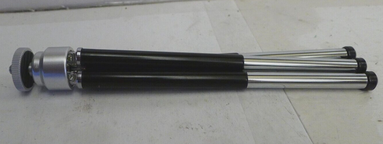 Compact Portable Table Top Adjustable Tripod 5 1/8″ to 7 1/2″ – Unbranded – Used