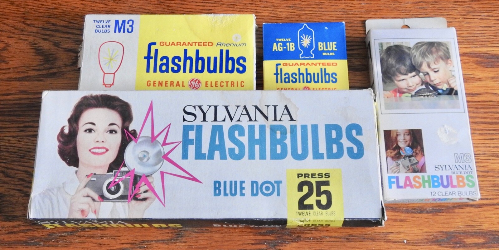 Lot of 40 Flashbulbs – Press 25, M3 and AG-1B – in original boxes