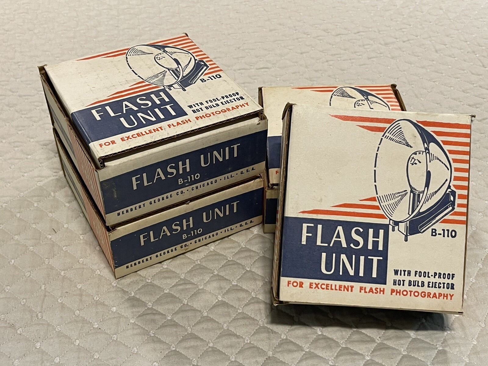 Flash Unit B-110 with Bulb Reflector Original Box Vintage Photo Accessory