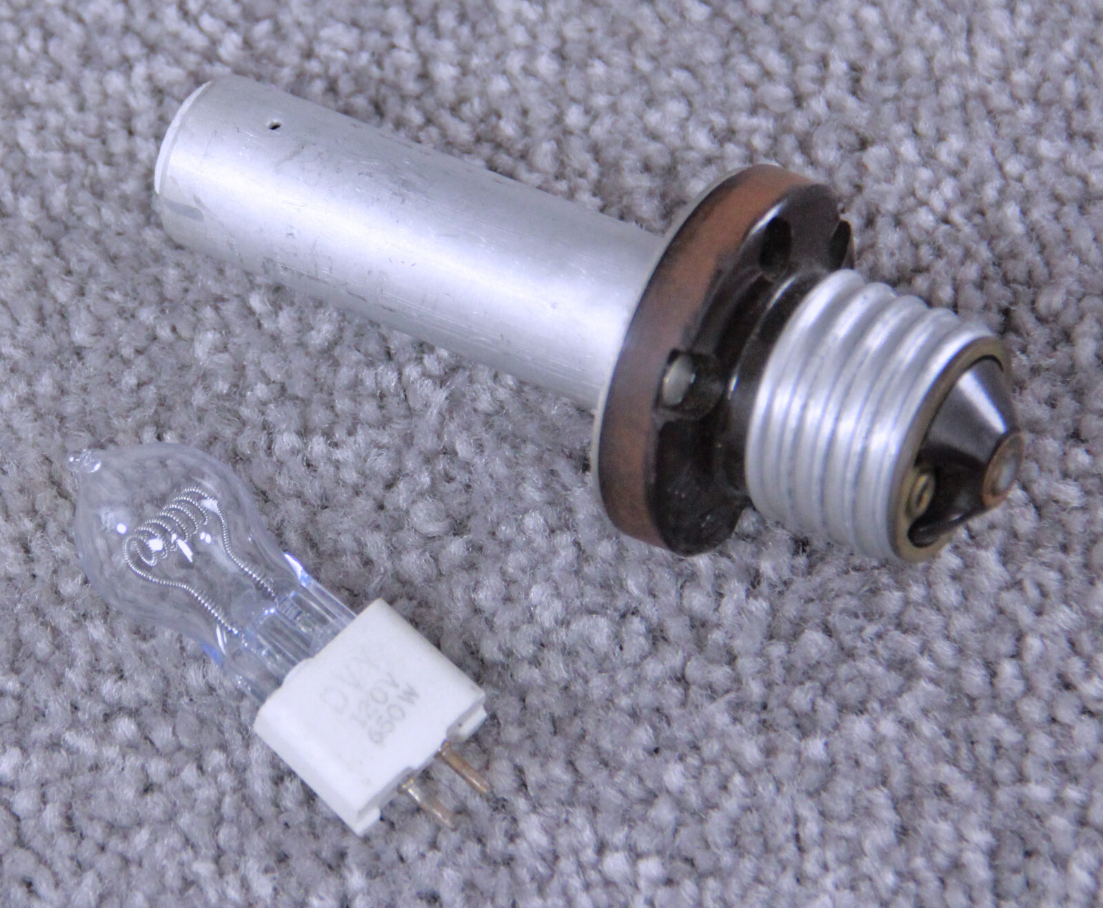 Smith Victor Screw Base Adapter Model 514 and DYH Quartz Lamp 650 Watt