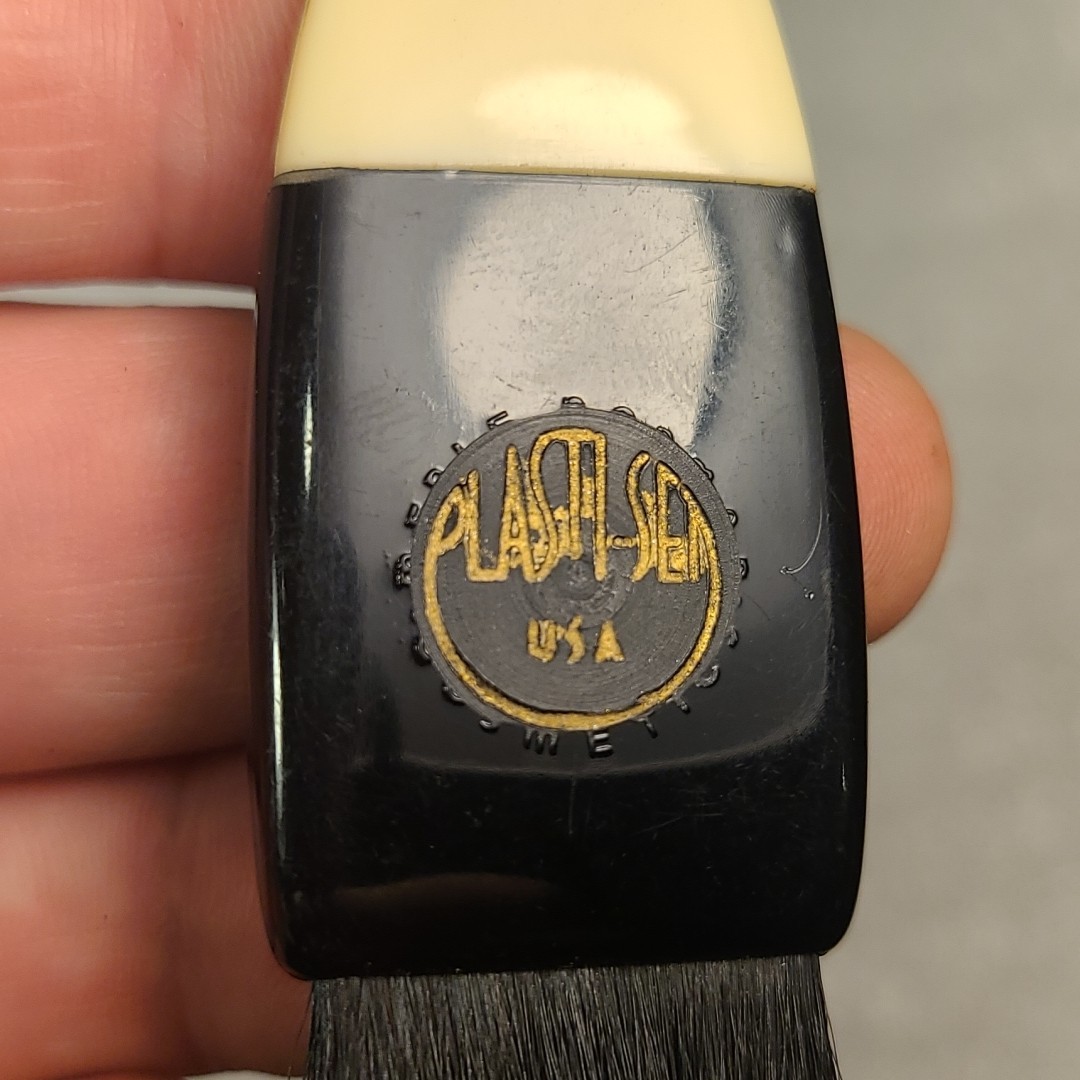Vintage camel hair lens/film brush in original box