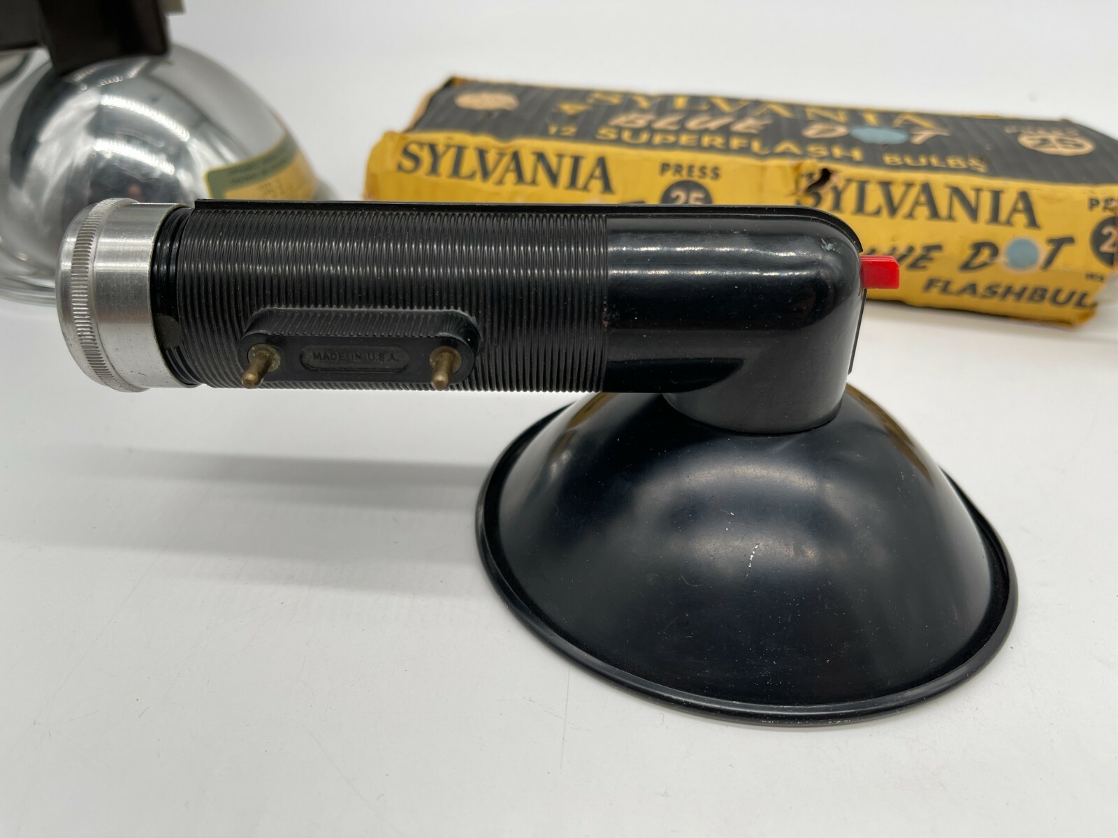 Kodak Kodalite Flasholder Lot w/Argus Sylvania Blue Dot Super Flash Bulbs P25