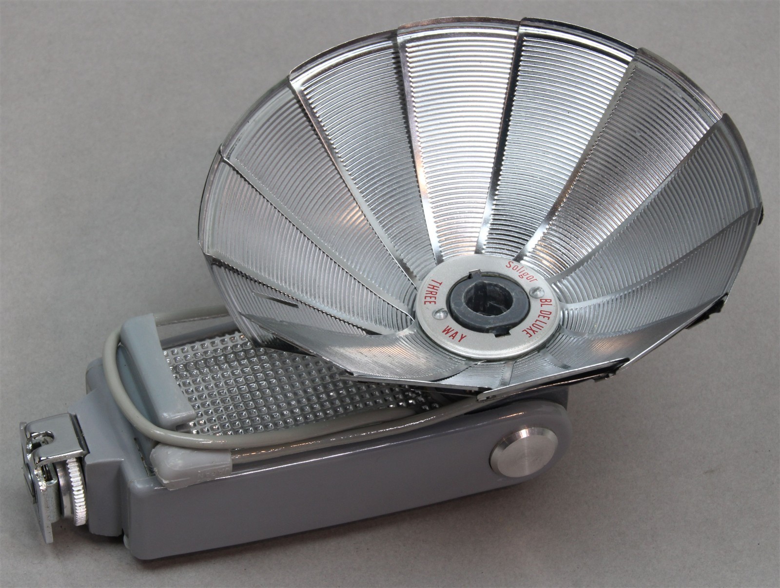 Vintage Flash Attachment SOLIGOR Deluxe Fan Style Cold Shoe Mount w/Case JAPAN