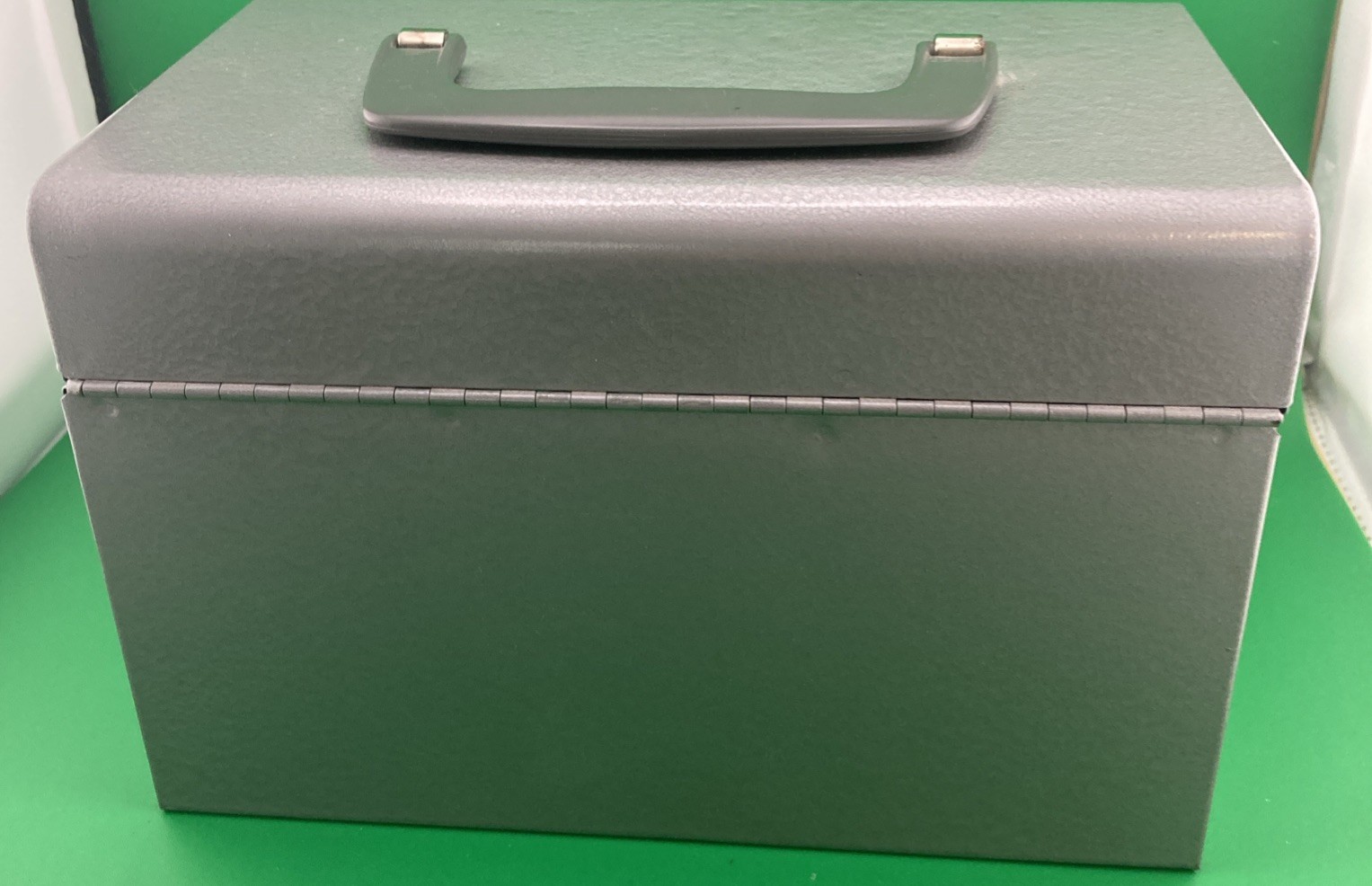 VTG Metal 8mm Film Reel Chest Box Storage Container 8.5”x6 3/4”x5.5”