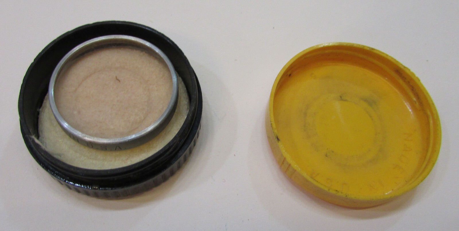 Vintage 1960’s Kodak Filter Yellow Black Plastic Case 2″ dia Round Screw Lid Box