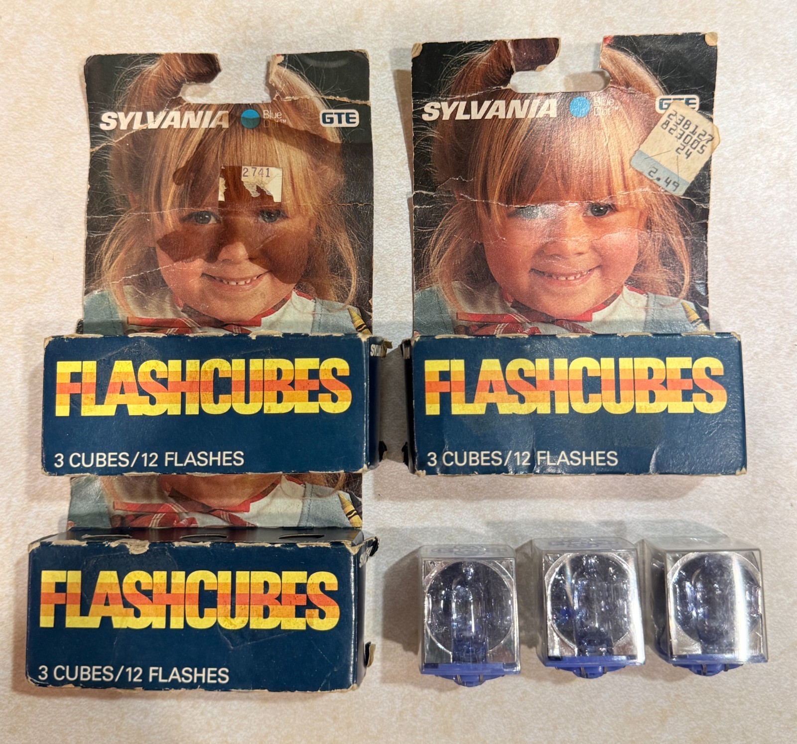 VTG Sylvania Blue Dot (9) & Westinghouse (3) Flash Cubes – 46 flashes (2 spent)