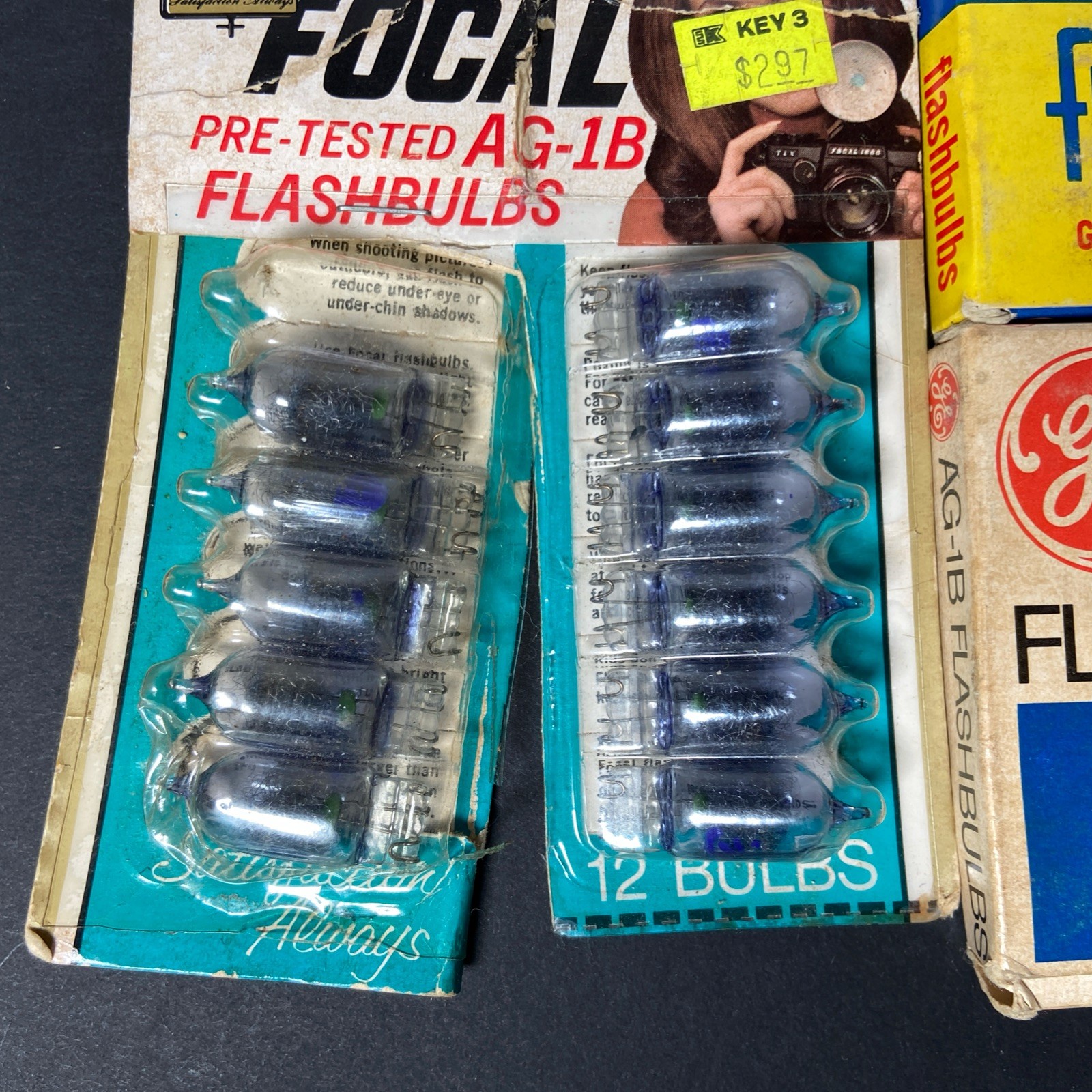 Lot Of Vtg AG1B Flash Bulbs Retro Photography Polaroid Kodak Blue + White
